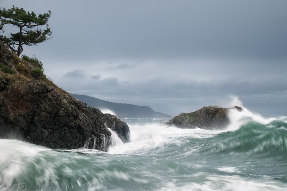 Breaking waves, Gowlland Point