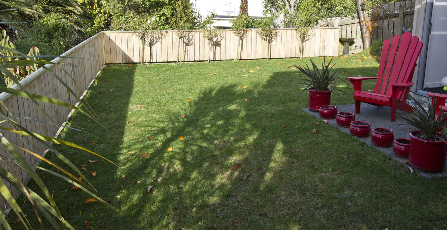  2.4 Completed retaining wall fence and lawn 