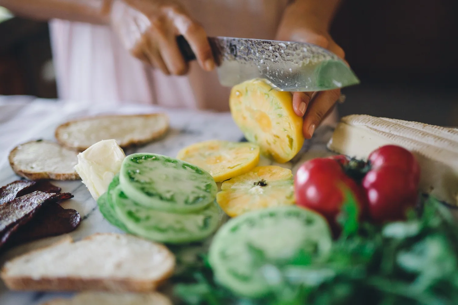 Bacon and Heirloom Tomato Breakfast Sandwich || Recipes