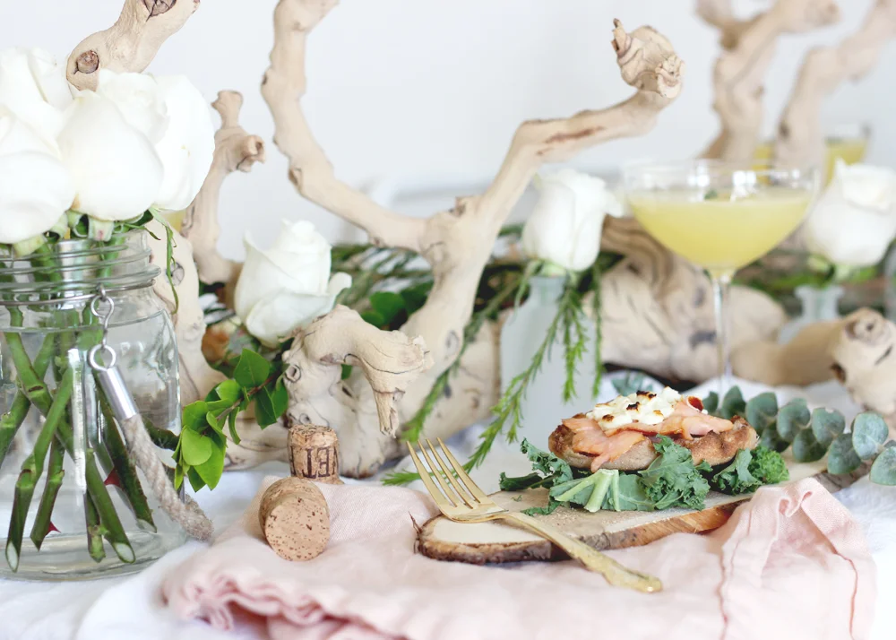 A Bright and Airy Brunch Setting || Entertaining