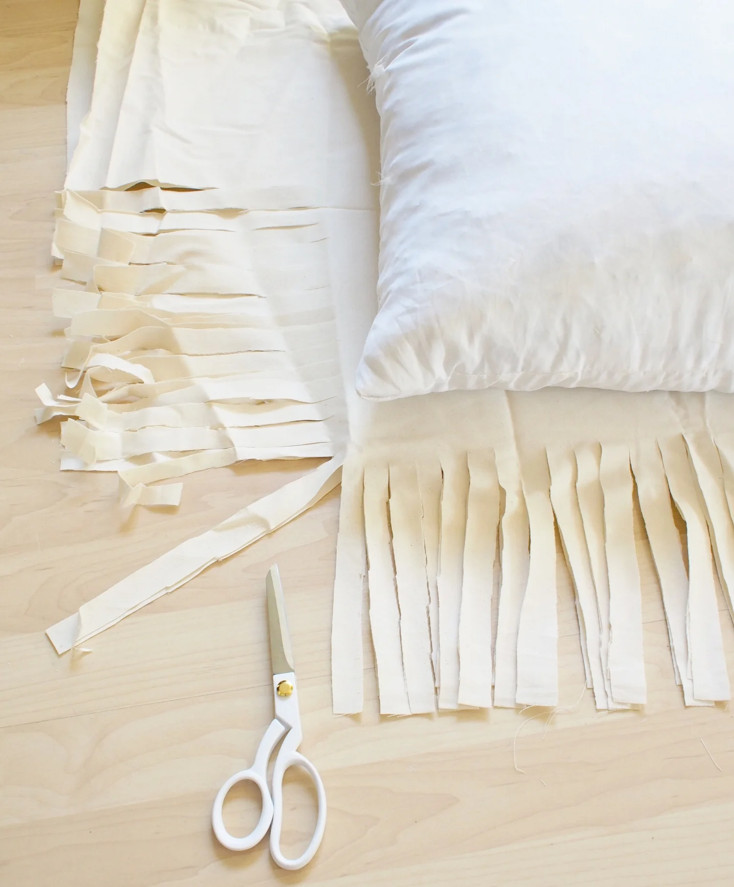 Get Your Home Ready For Fall With This No Sew Floor Pillow Diy Lauren Saylor Stationery Interiors Design