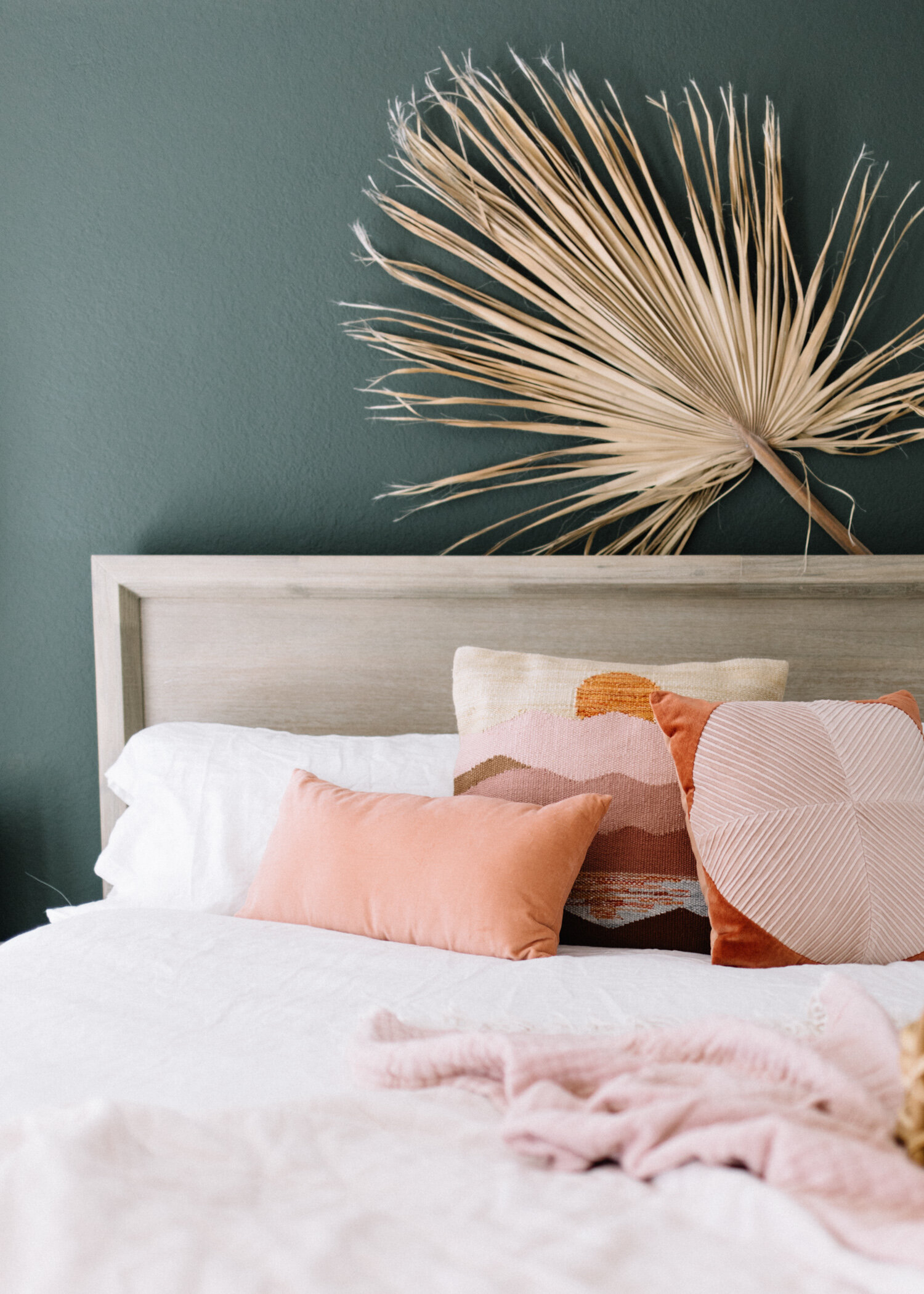 verlichten smog personeelszaken Spring Bedroom Update on a Budget — Lauren Saylor Interiors + Design || A  Fabulous Fete Wedding Invitations + Stationery