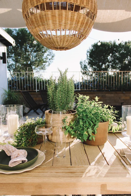 Outdoor Dining Room Ideas: Stunning Setups for Every Season 1 Outdoor Dining Room Ideas: Stunning Setups for Every Season