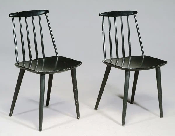 DOBBLEGANGER made by FDB MOBLER, another Danish company. Notice the indent across the top of the back! Farstrup does not have this. Otherwise, they are pretty close. The seat from above is also shaped different. This chair is attribute to Folke Palsson. (photo credit: http://decorationavenue.blogspot.com/2014/04/fdb-mobler-chairs.html)