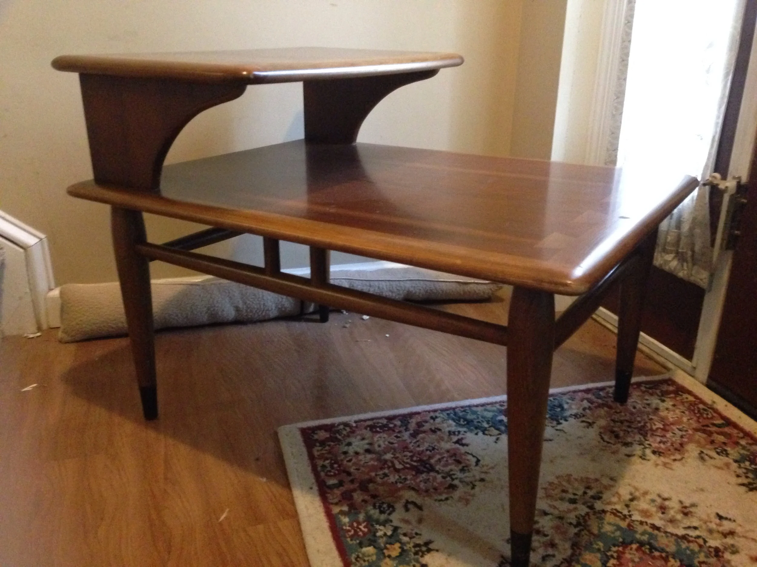 Highly popular Lane Acclaim line features walnut veneer with inlay dovetail design. This is a nice lower profile end table. Common enough to add pieces easily, it is a nice collectable line.