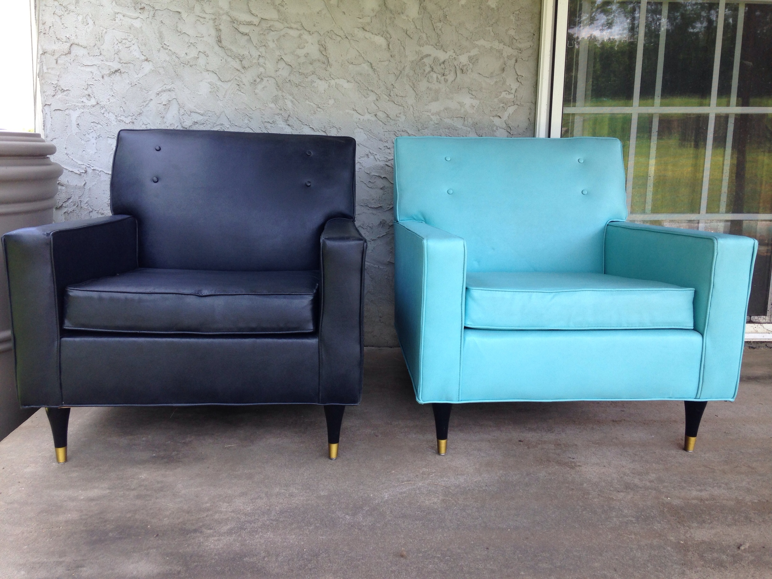 Pair of club chairs now available on etsy for regional buyers, chairish for national shipping. See also the 2 PC settee couch and make an instant Aqua living room! 😍