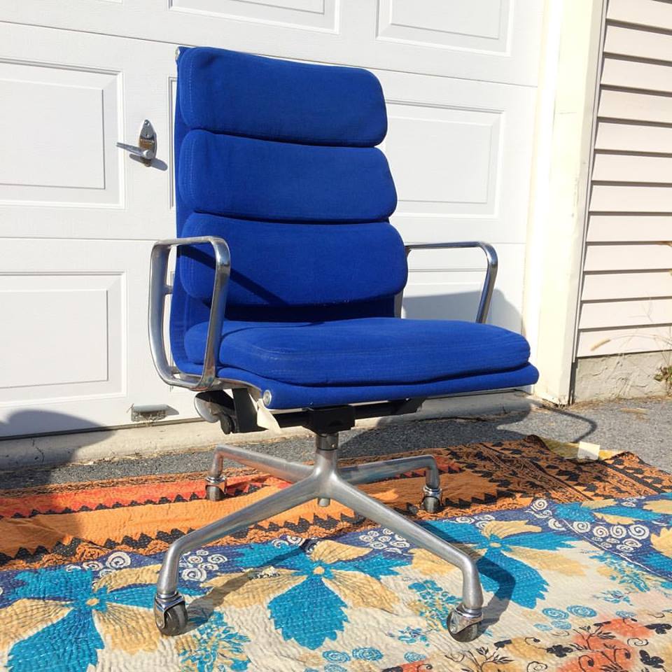 NEW ITEM! Herman Miller Eames Aluminum Group SOFT PAD executive arm chair featuring swivel reclining seat, casters and beautiful COBALT blue fabric is really good condition! Very comfortable making a classic bold statement for your home or office! Available NOW in my etsy shop....click pic to go there, and almost live in my chairish shop. should you require white glove delivery. GREYHOUND BUS SHIPPING AVAILABLE ON THIS ITEM! Reach out for more info!