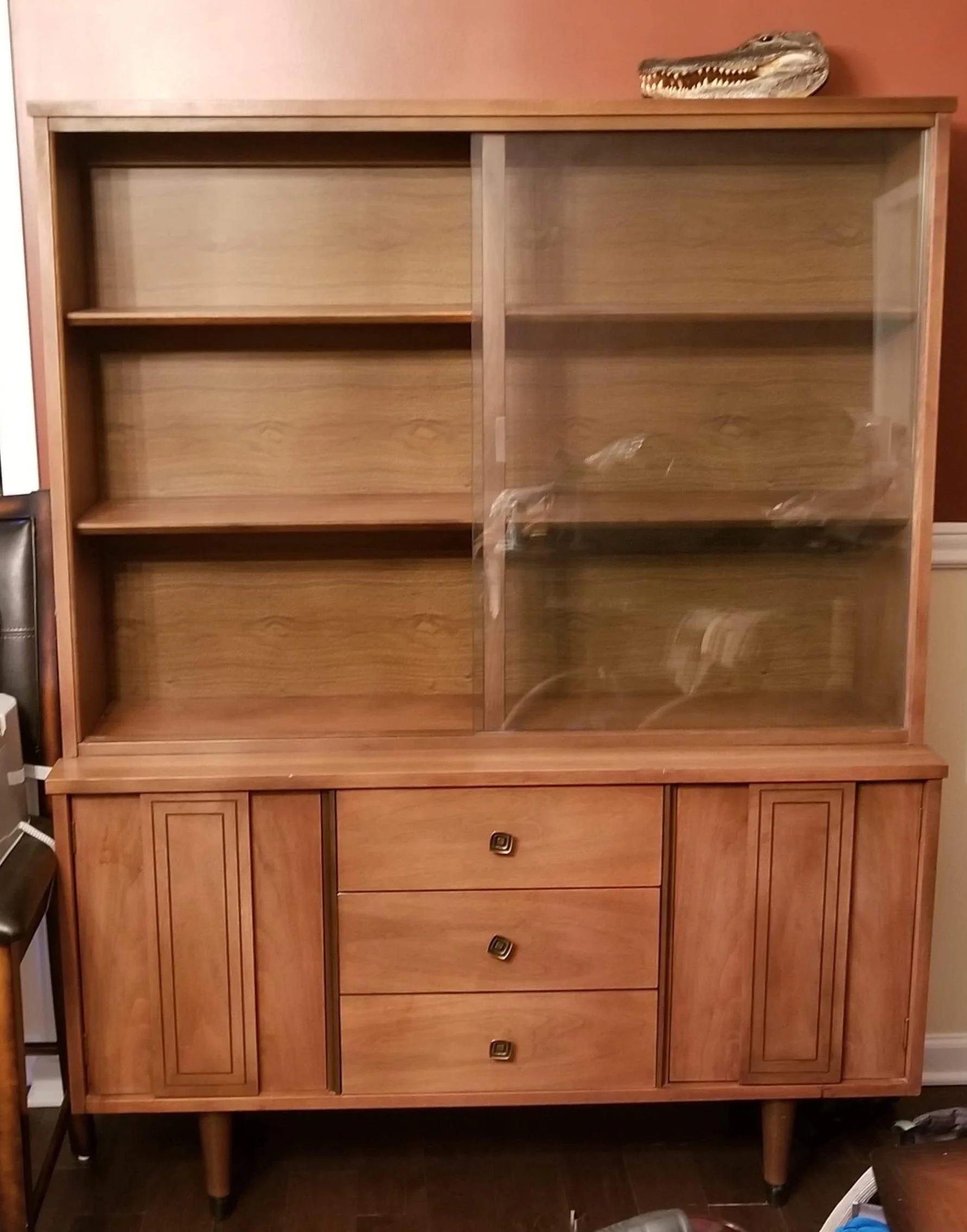 Gorgeous china hutch! All one piece with 2 sliding glass doors. 