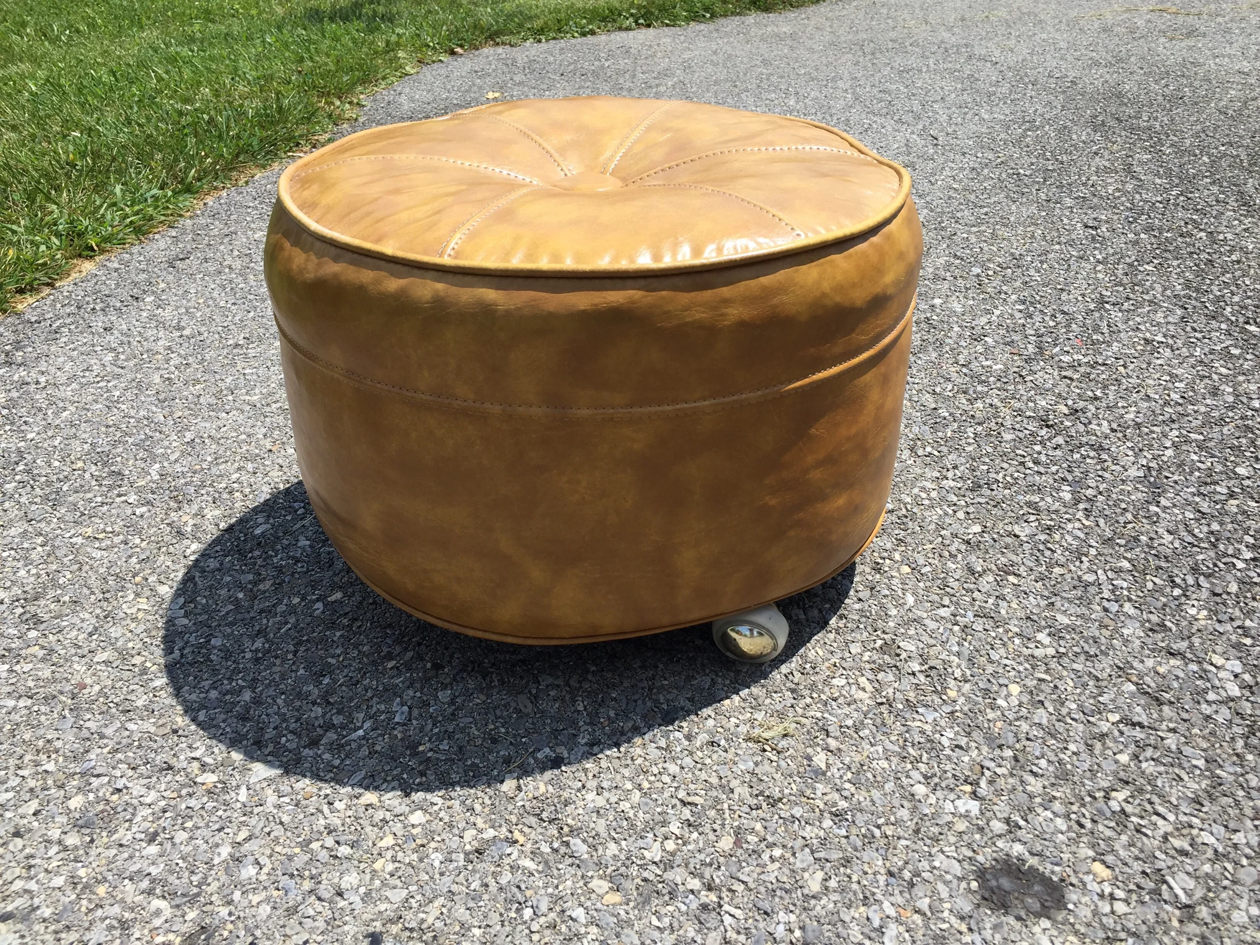 Another cool ottoman! This one with casters. Super cute! Vinyl in great shape.