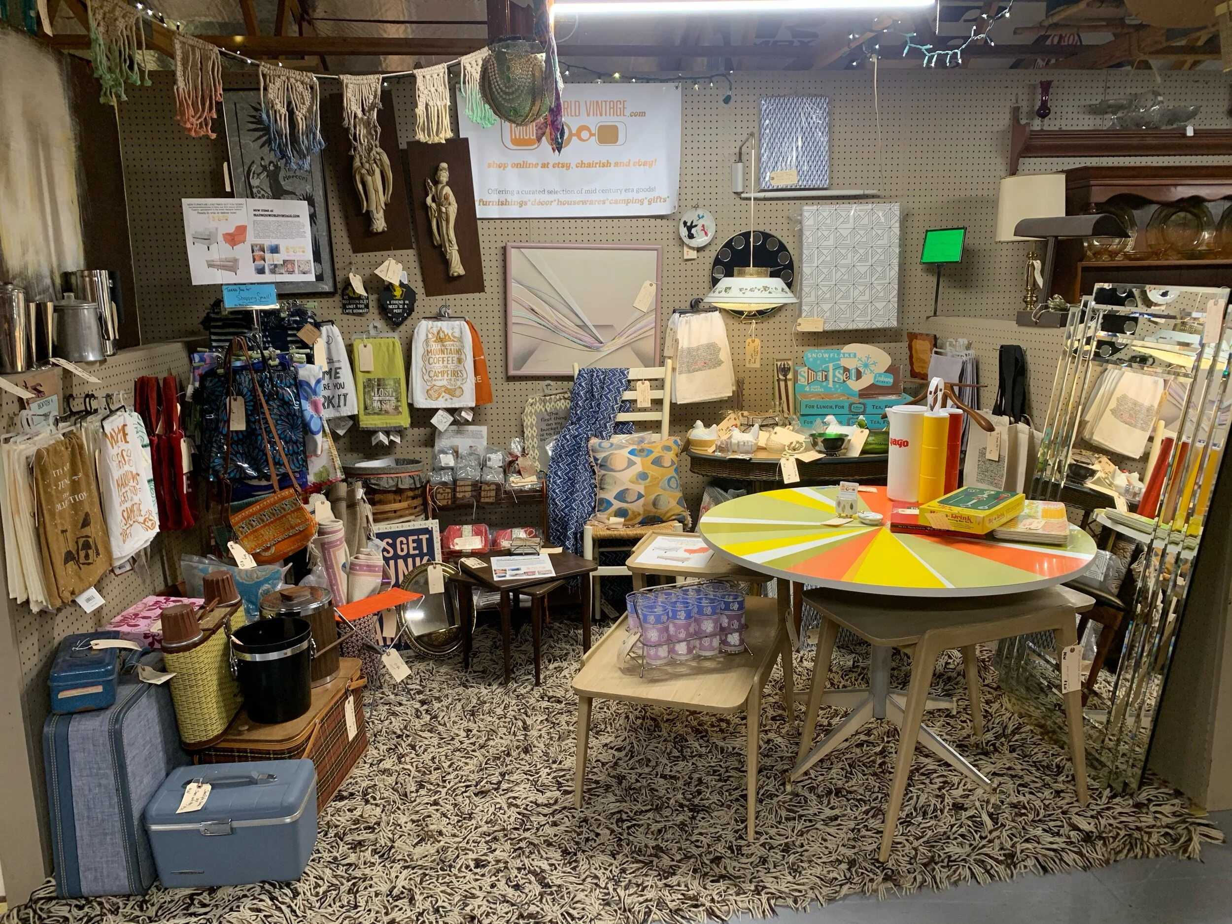 Upstairs, i’m still rocking and rolling with my great eclectic vibes!  Planning on keeping this space going and filling it with my smaller stuff.  Just in-  that table!!!!! 🧡💛💚🤍