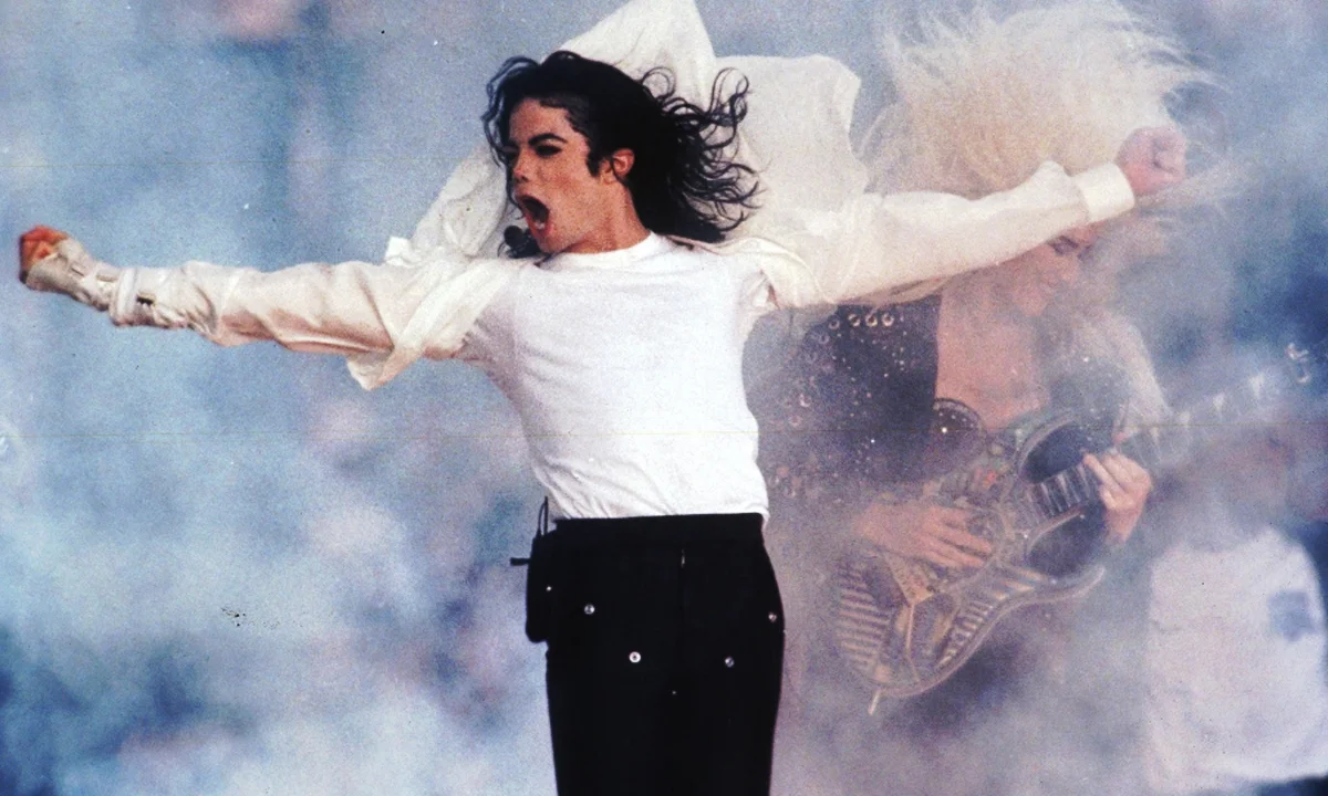 Michael Jackson at SuperBowl XXVII - Image copyright USA Today