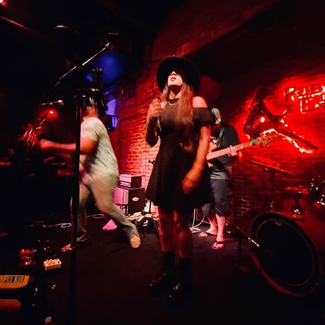 Saturday was a KILLER show at Ruby&rsquo;s Elixir! We celebrated Audrey&rsquo;s birthday, debuted some new covers and had some guests come on to jam with us! Can&rsquo;t wait to have a chance to play live music again for you beautiful folks! &bull;
?