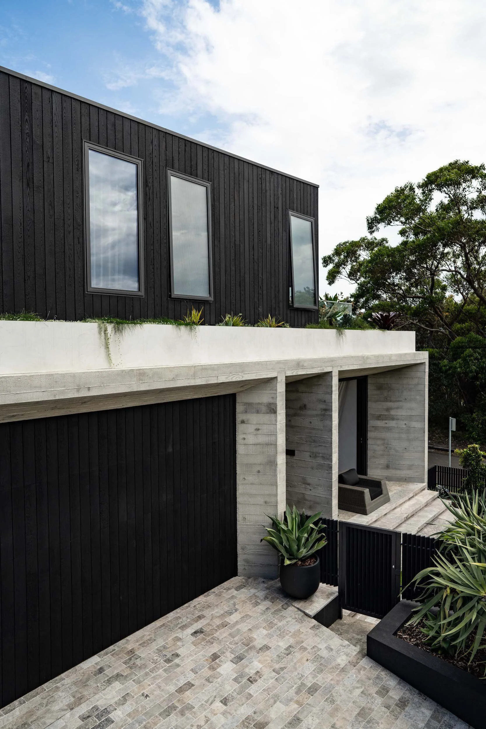 Extraexterior_front.jpg