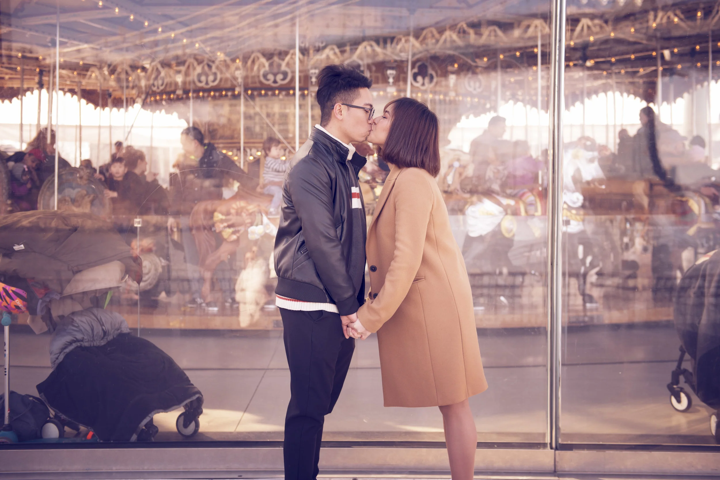 Gnoc ad BF kissing carousel 1.jpg