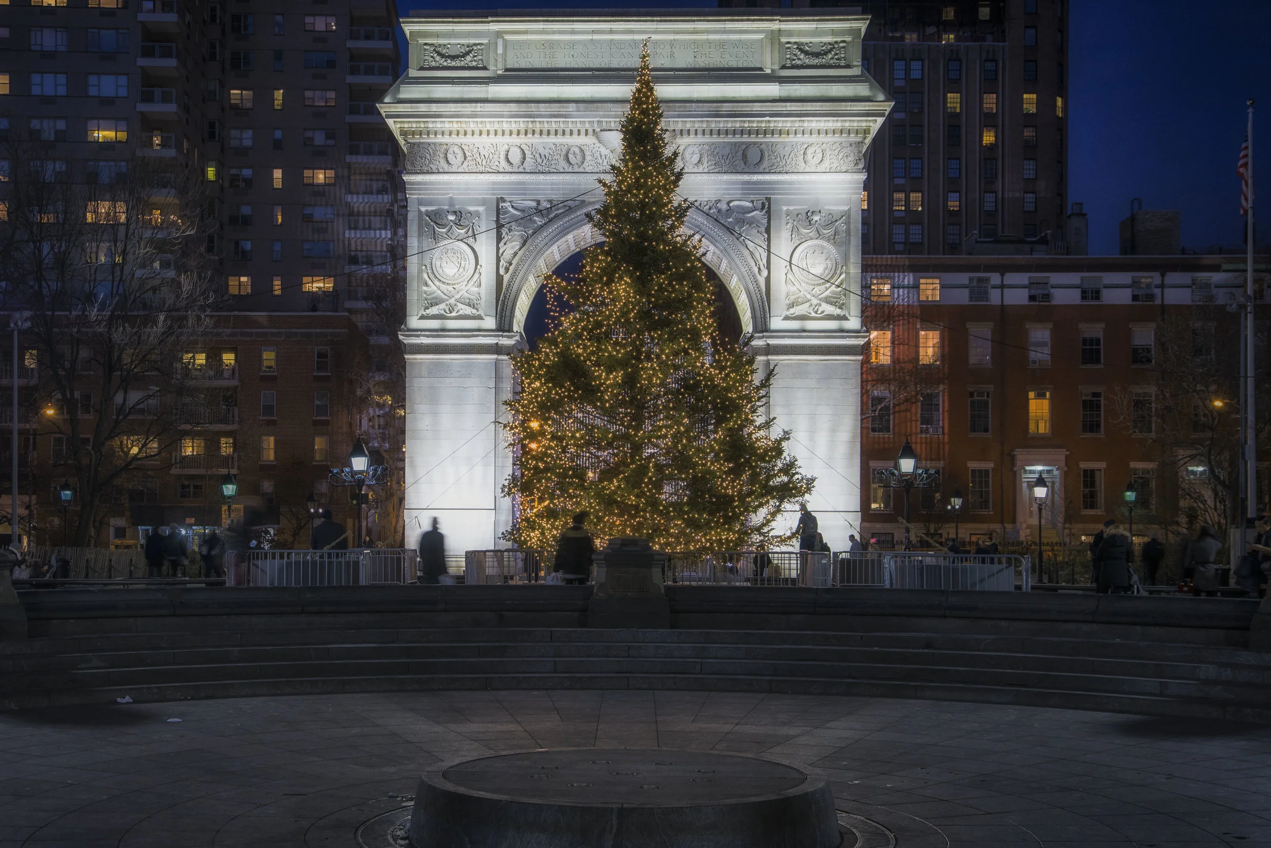 Washington Square park Xmas tree 1.jpg