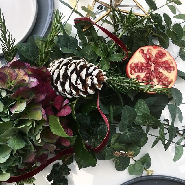 Festive table settings 🌿 looking forward to setting the table this week with lots of greenery and some festive touches. 
#christmastable #christmas #christmasdecor #greenery #tablescape #festivetable