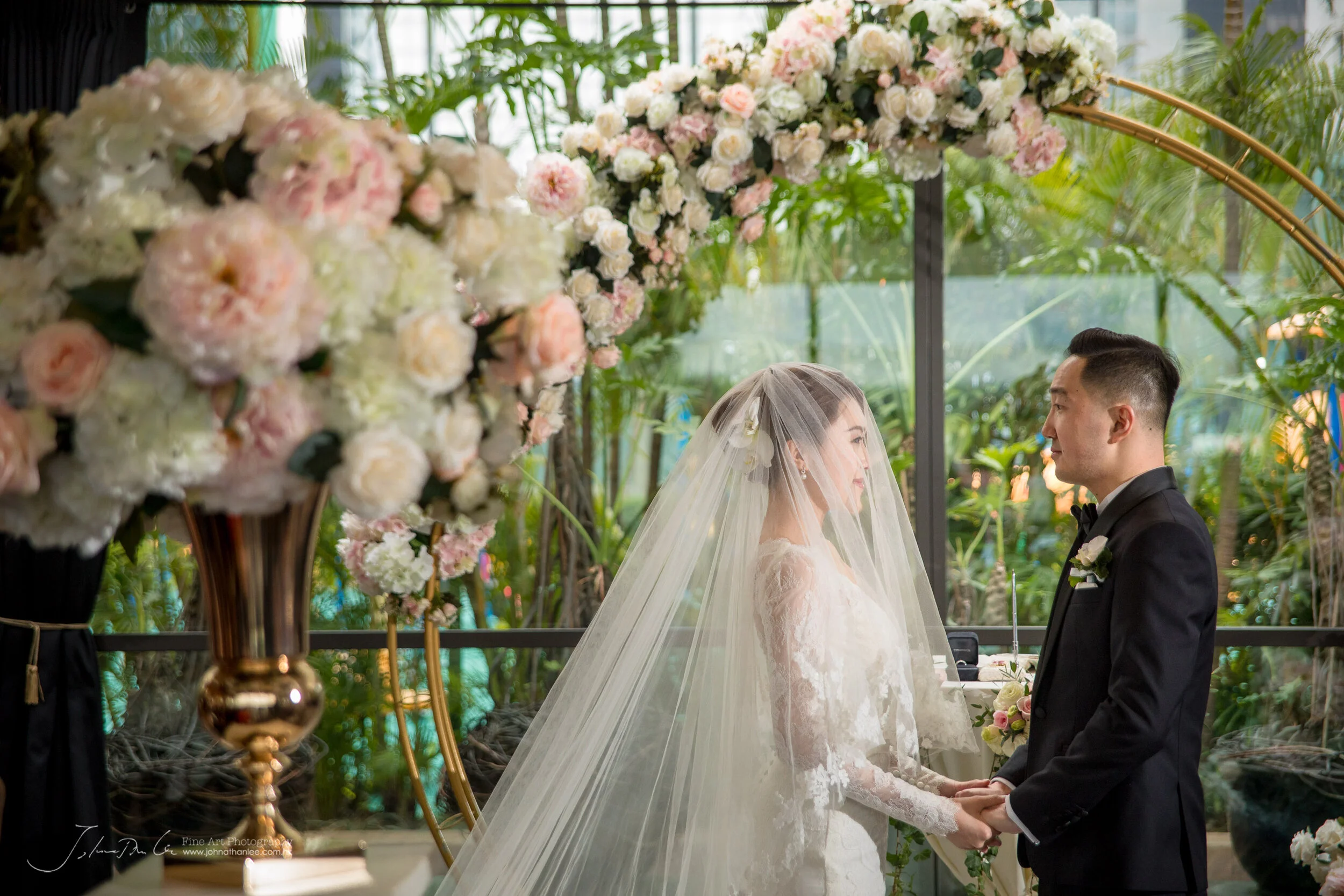 Wedding Gown - 利用 Long Trail 營造夢幻婚禮