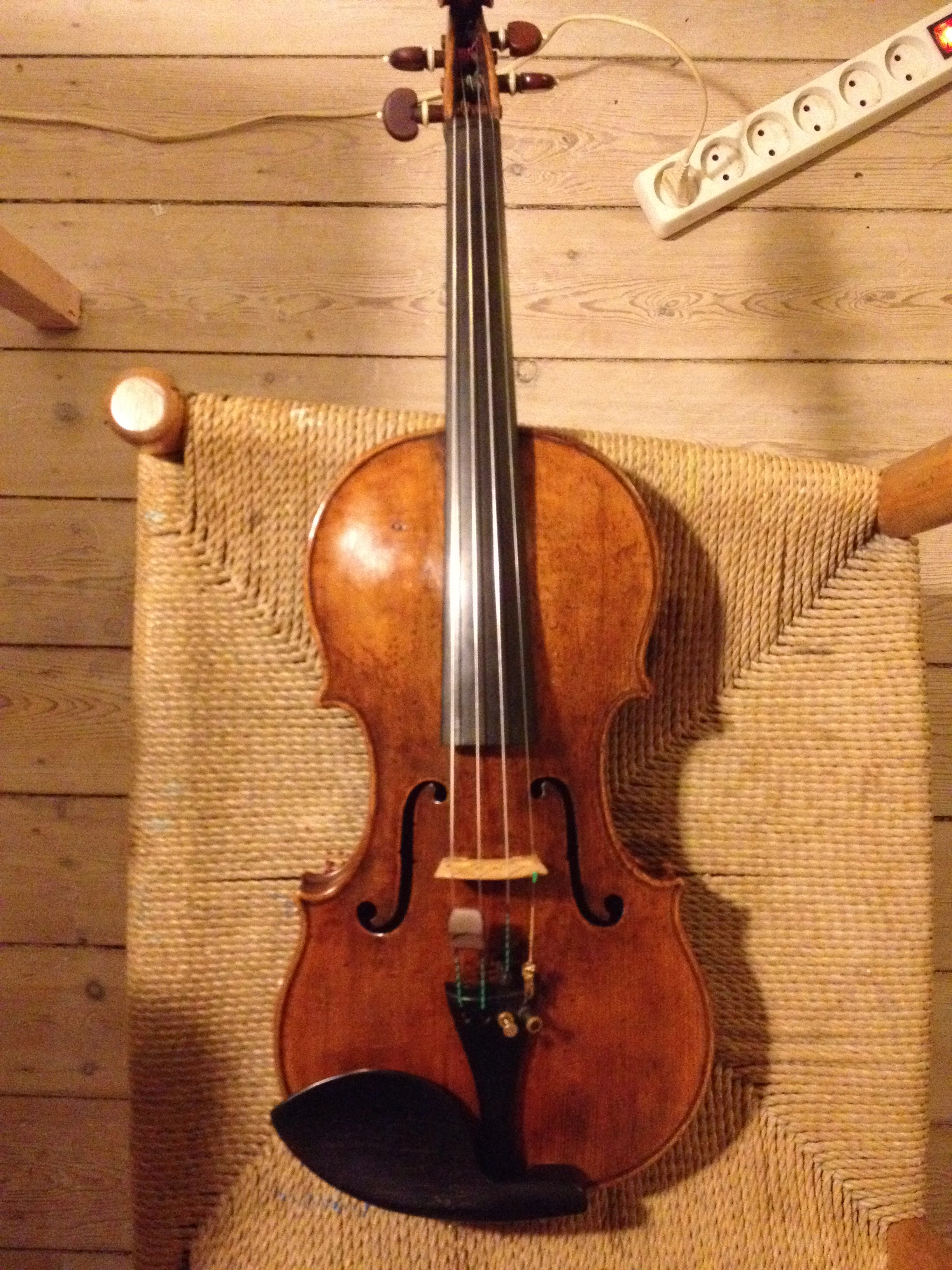 Violin from 1674 (not in the studio)