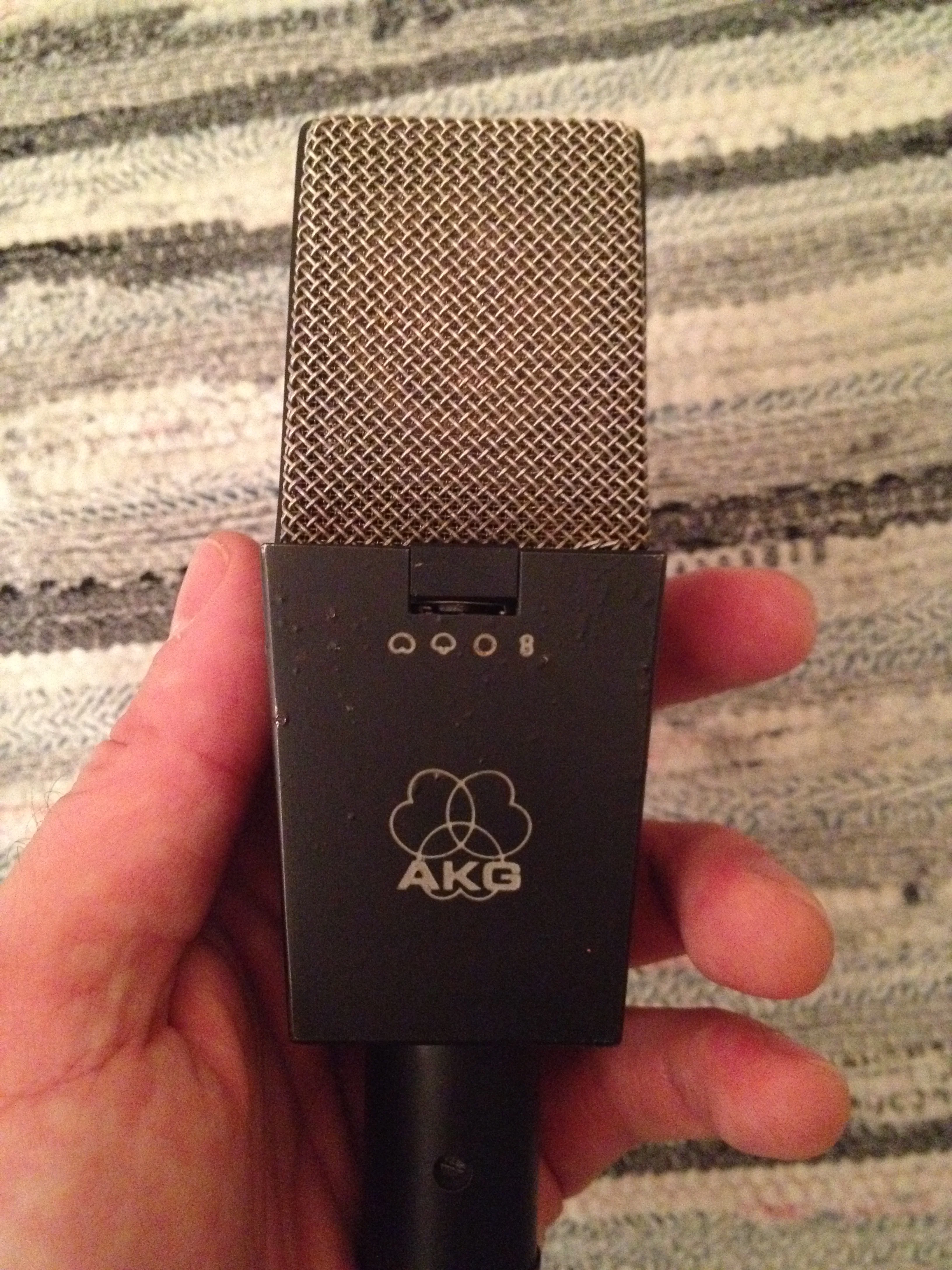 AKG414