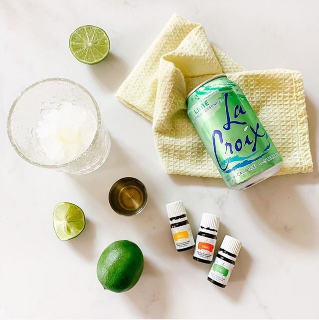 happy weekend friends!! our jaws dropped when we saw this skinny margarita mix recipe from @graceandgoldendrops 🤤 it's a perfect summer drink 💚⠀⠀⠀⠀⠀⠀⠀⠀⠀
⠀⠀⠀⠀⠀⠀⠀⠀⠀
- using a small glass, take a lime wedge and wet the rim. then coat the rim with tarj