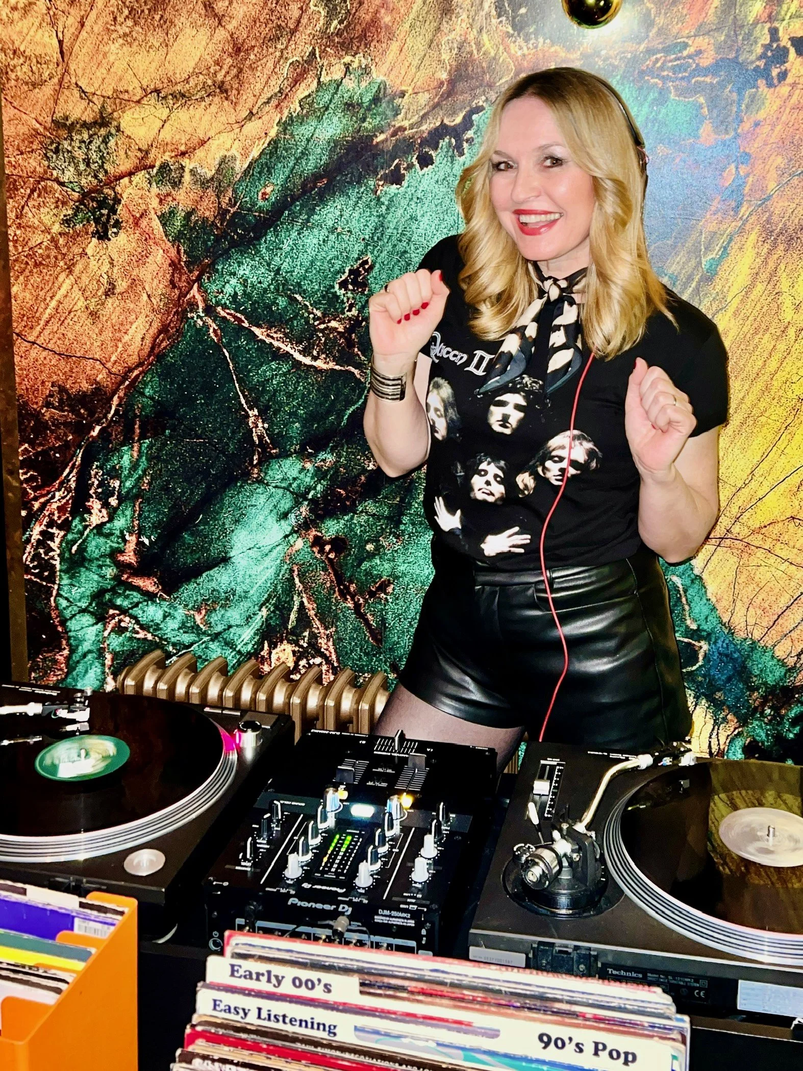 Vinyl Jen DJ, female DJ, Vinyl DJ, London DJ