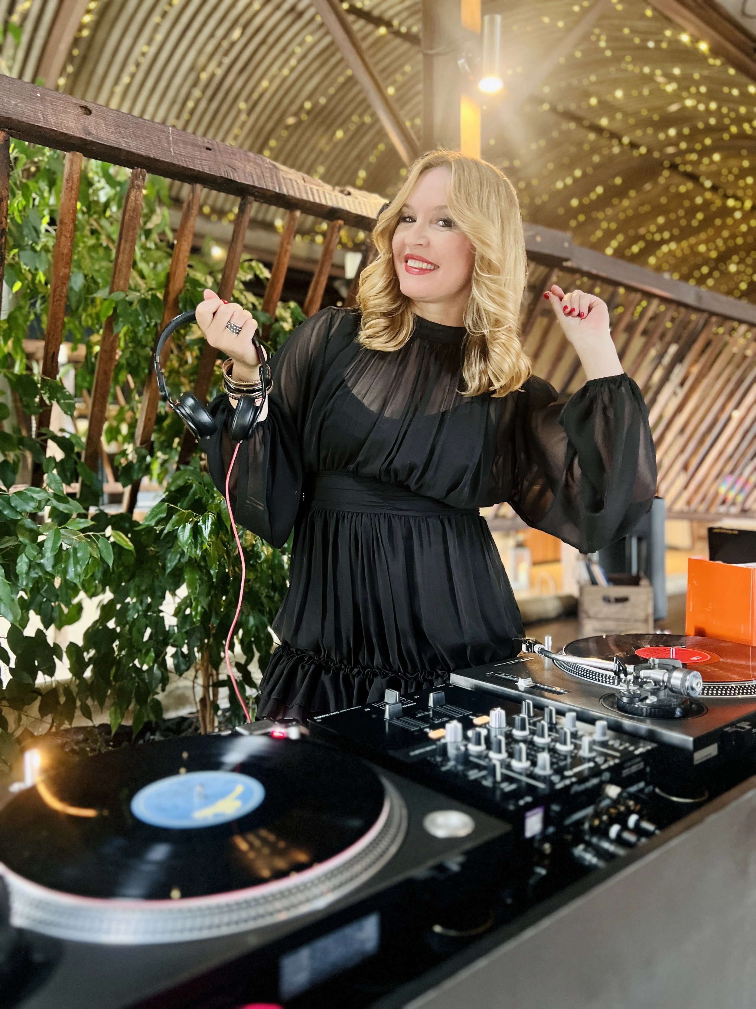 Vinyl Jen DJ, female DJ, Vinyl DJ, London DJ