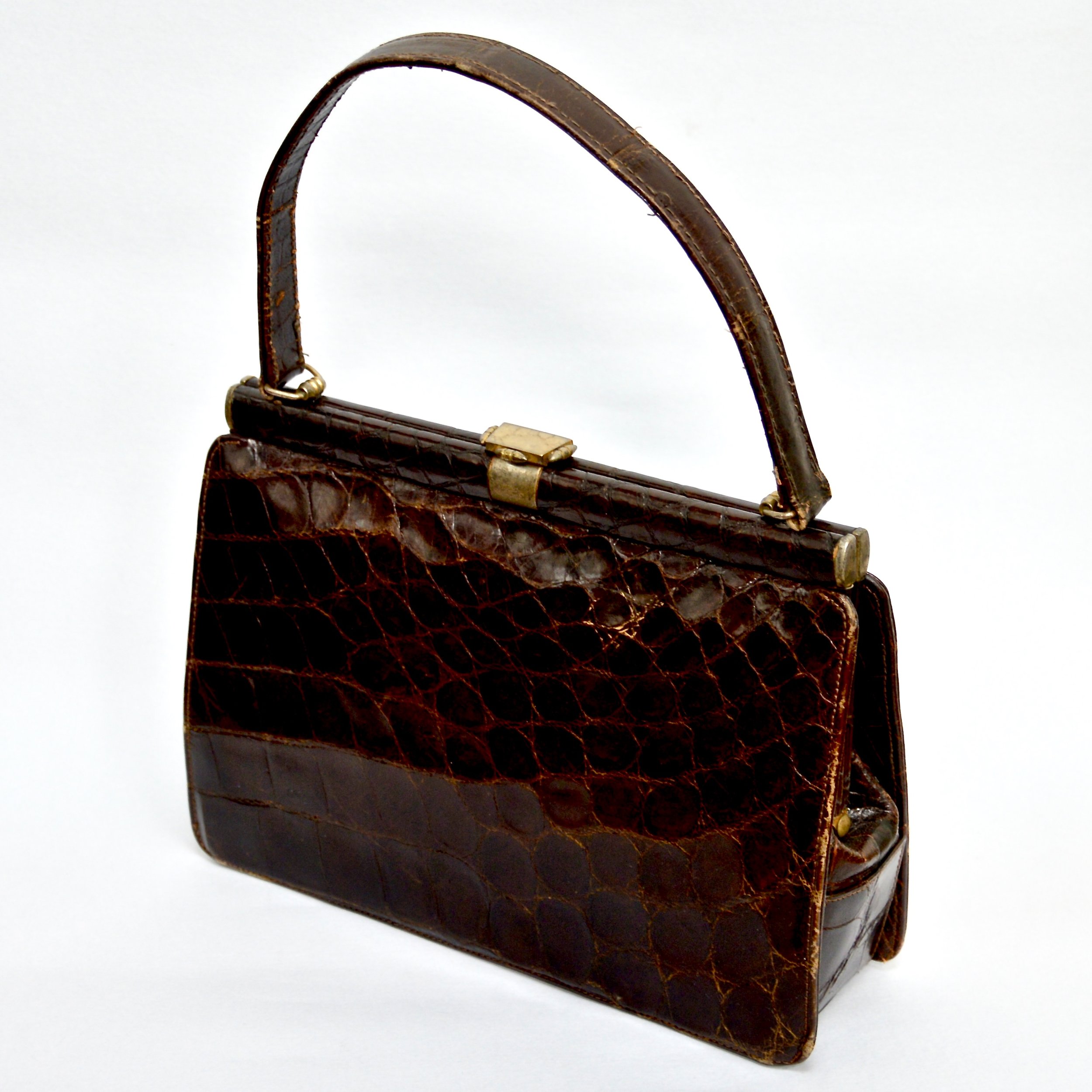 1940s-1950s brown alligator purse — | a brief history 