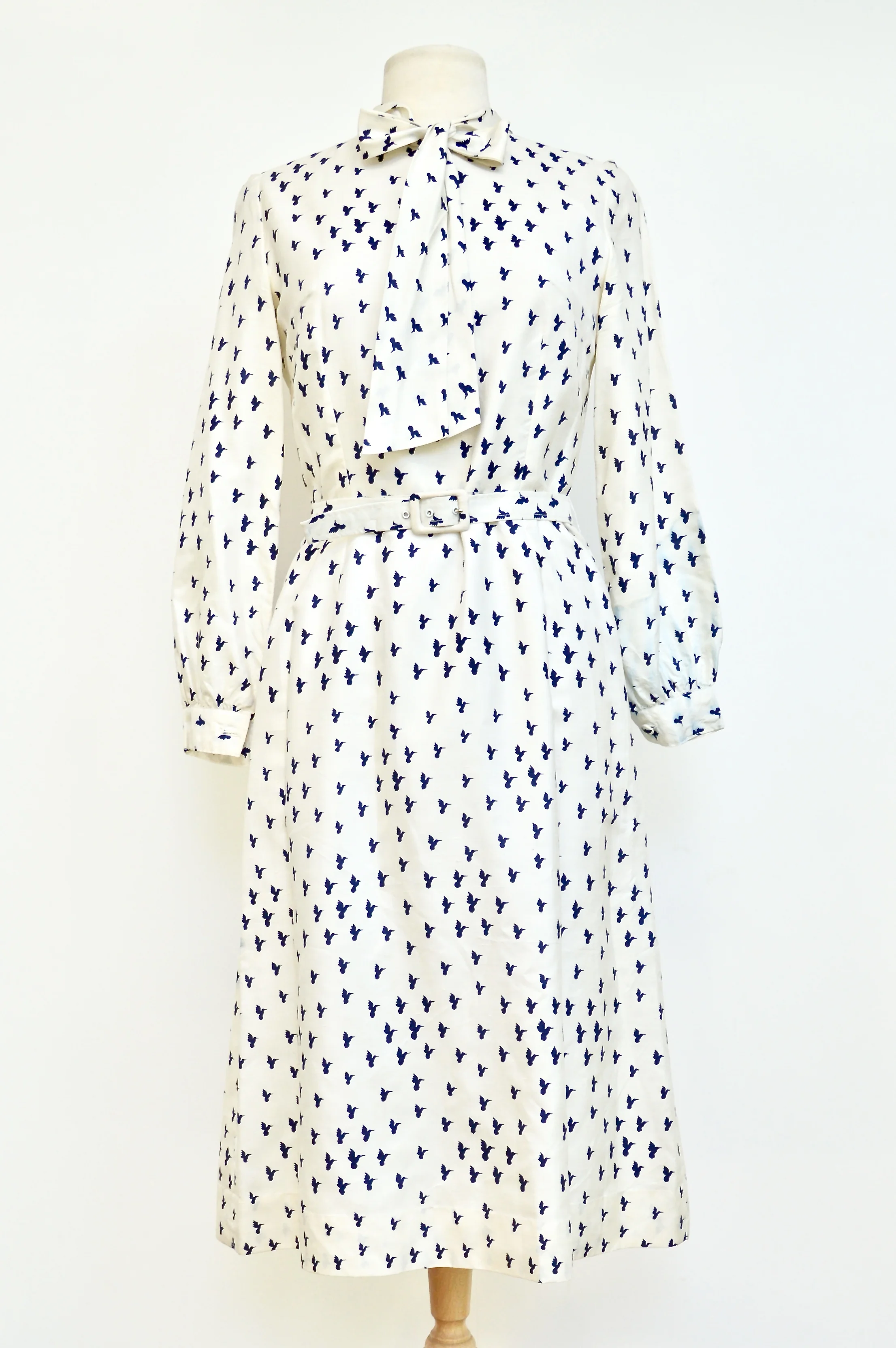 1970s silk cream dress with navy-blue hummingbird novelty print. Medium.