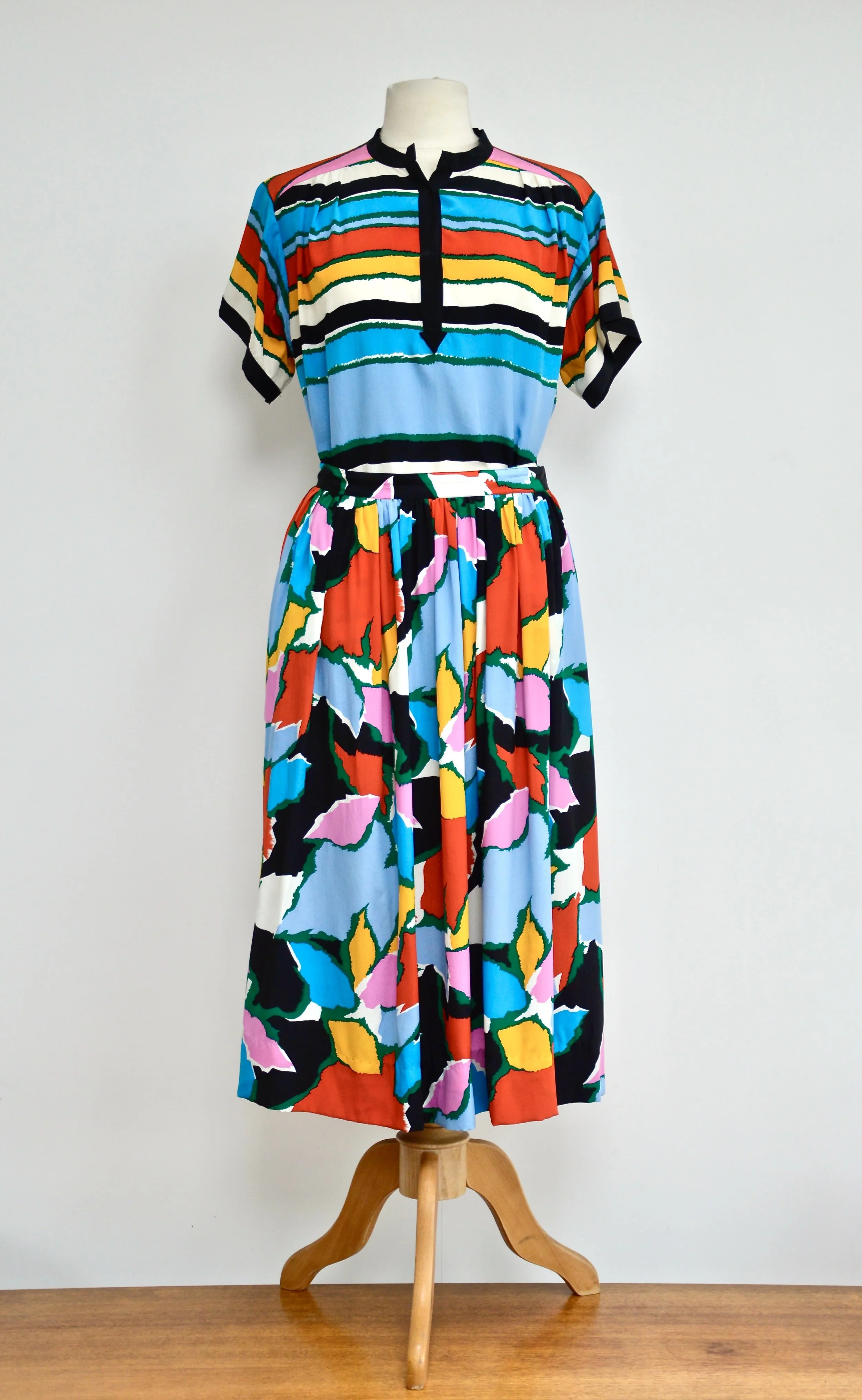 1980s multicoloured, silk Oscar de la Renta Post Modern skirt and top set. Medium.