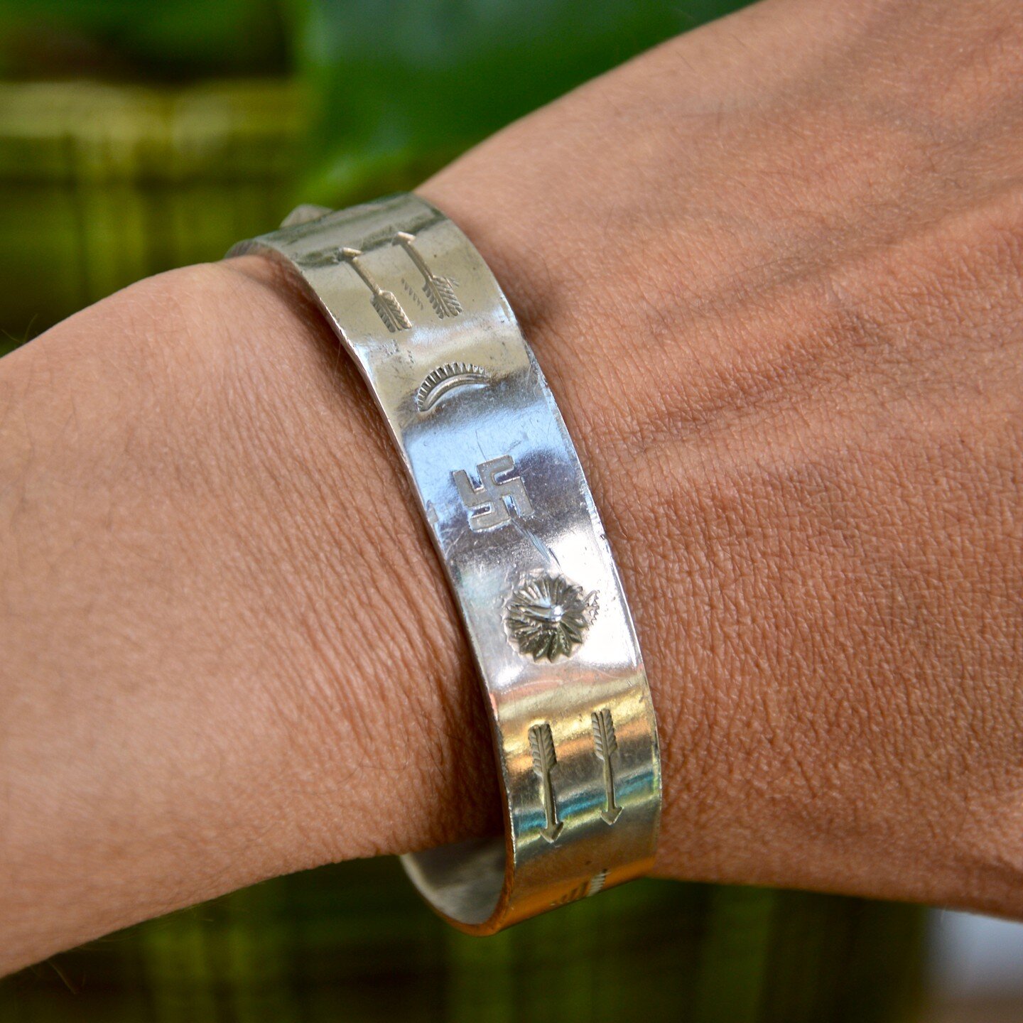 1920s/1930s silvertone Navajo cuff with Native American symbols, whirling log, arrows. Fred Harvey era.

Pricing and lots more pics now available at abriefhistoryvintage.com/homeware &amp; www.etsy.com/ie/shop/ABriefHistoryVintage.
.
.
.
#whirlinglog