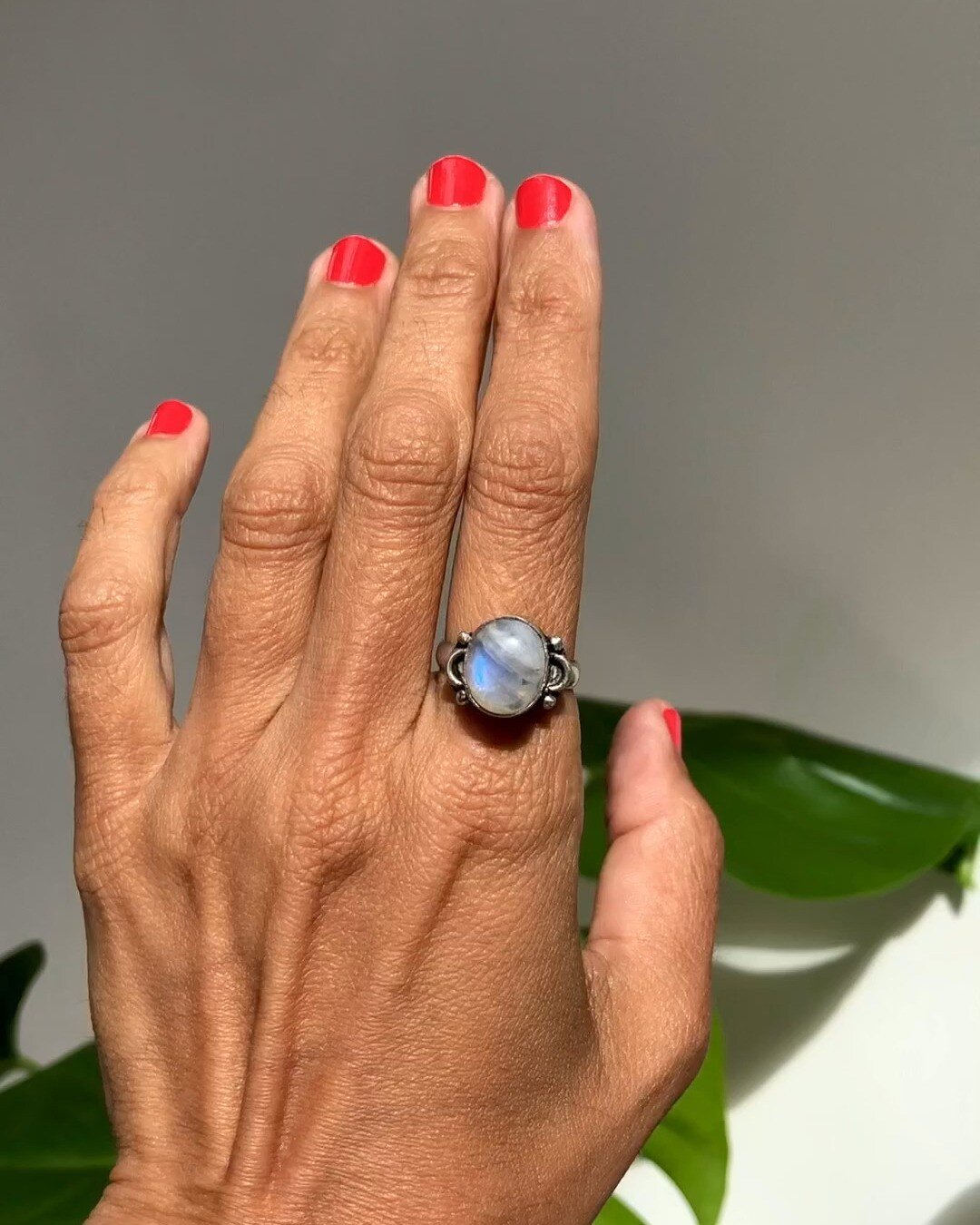 Holy moly, it's blue lightning!

1990s silver tone ring with violet-flash moonstone solitaire. US size 7. 

Pricing and more pics at abriefhistoryvintage.com/jewellery &amp; www.etsy.com/ie/shop/ABriefHistoryVintage.
.
.
.
#moonstonering #moonstone #