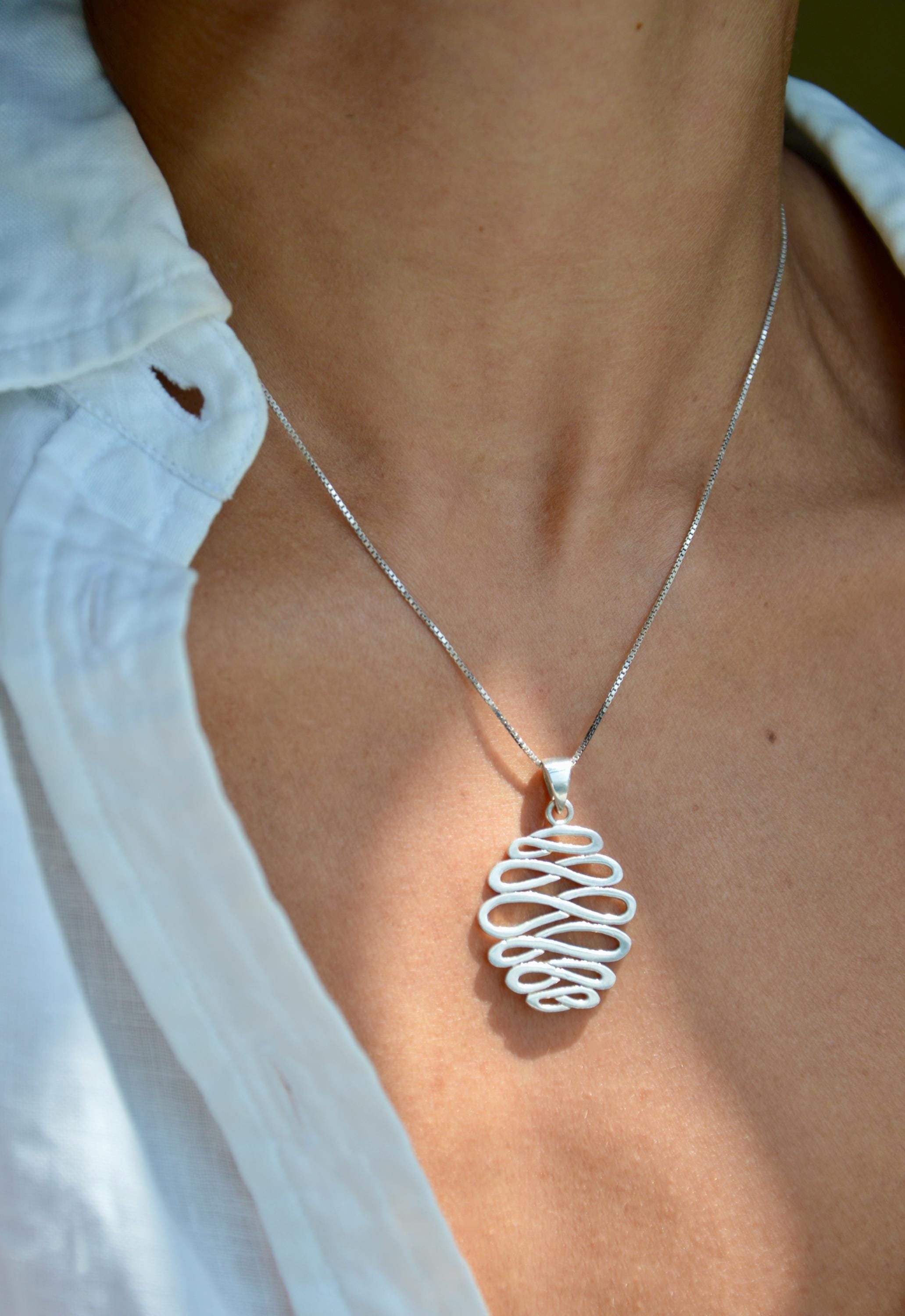 https://i.etsystatic.com/21152721/r/il/dbb64b/8224616088/il_fullxfull.8224616088_bwzv.jpg