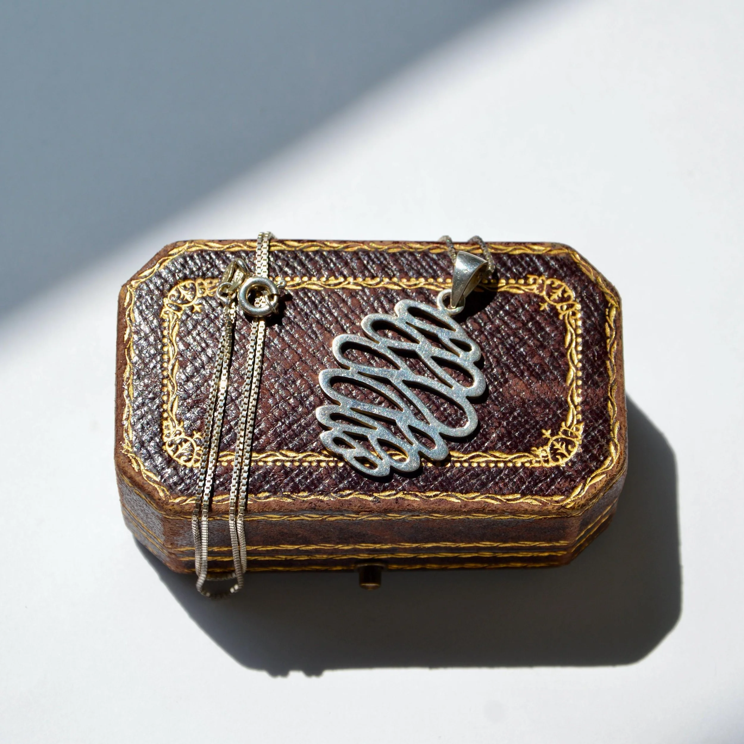 https://i.etsystatic.com/21152721/r/il/7de3c0/8272533289/il_fullxfull.8272533289_9do2.jpg