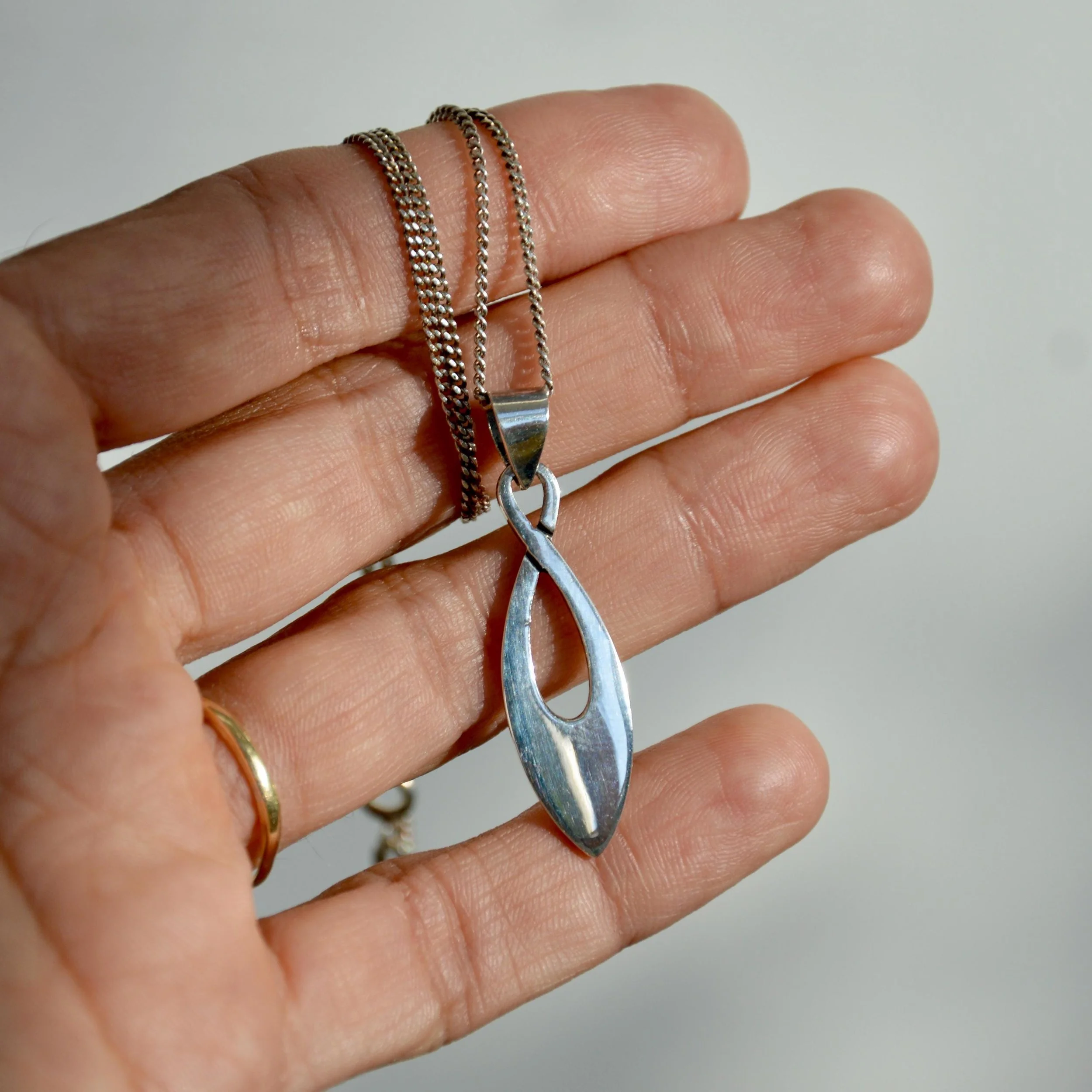 https://i.etsystatic.com/21152721/r/il/9f418d/7221157980/il_fullxfull.7221157980_awiq.jpg