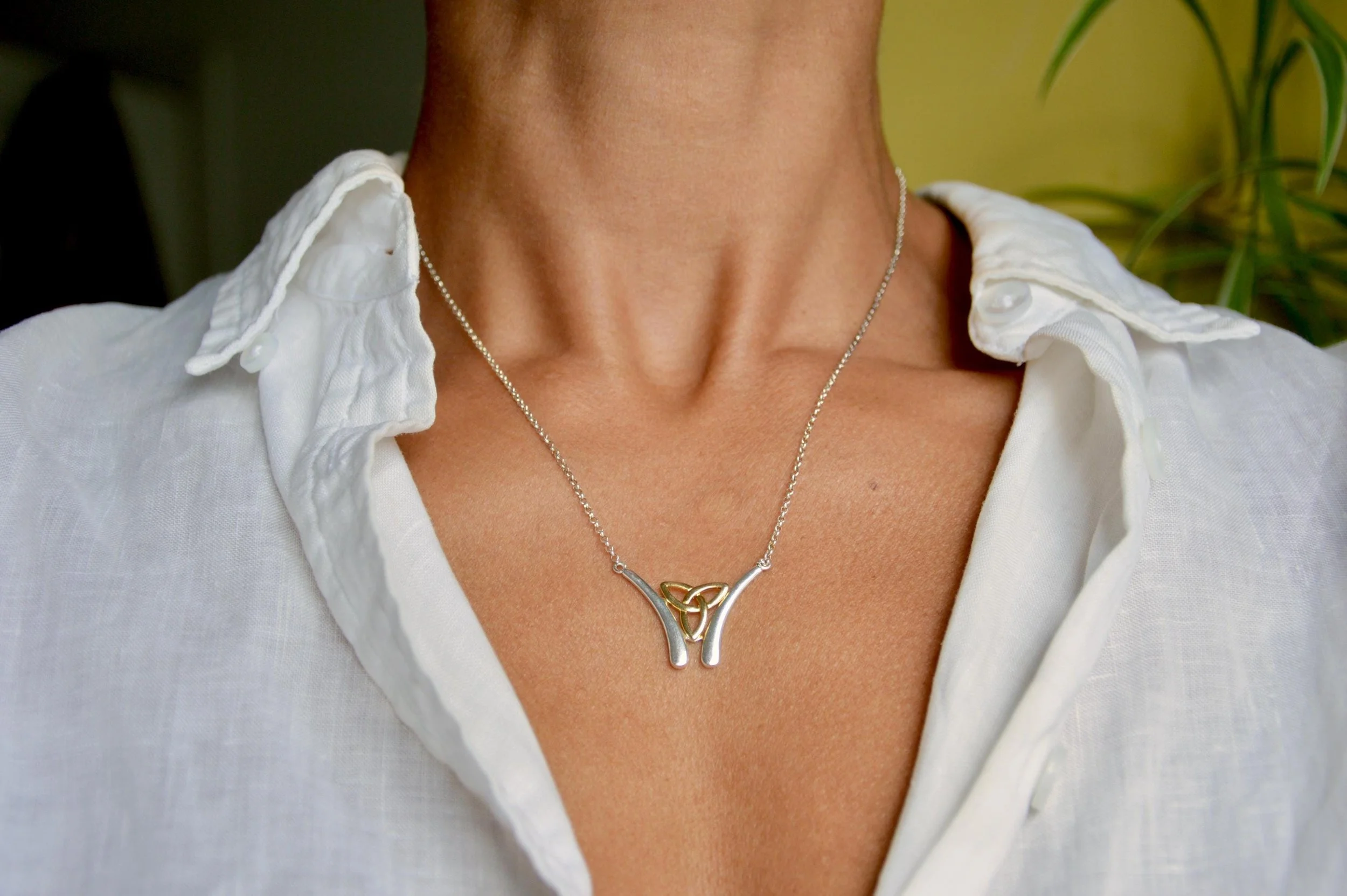 https://i.etsystatic.com/21152721/r/il/6e0ab3/8188693678/il_fullxfull.8188693678_jb6n.jpg