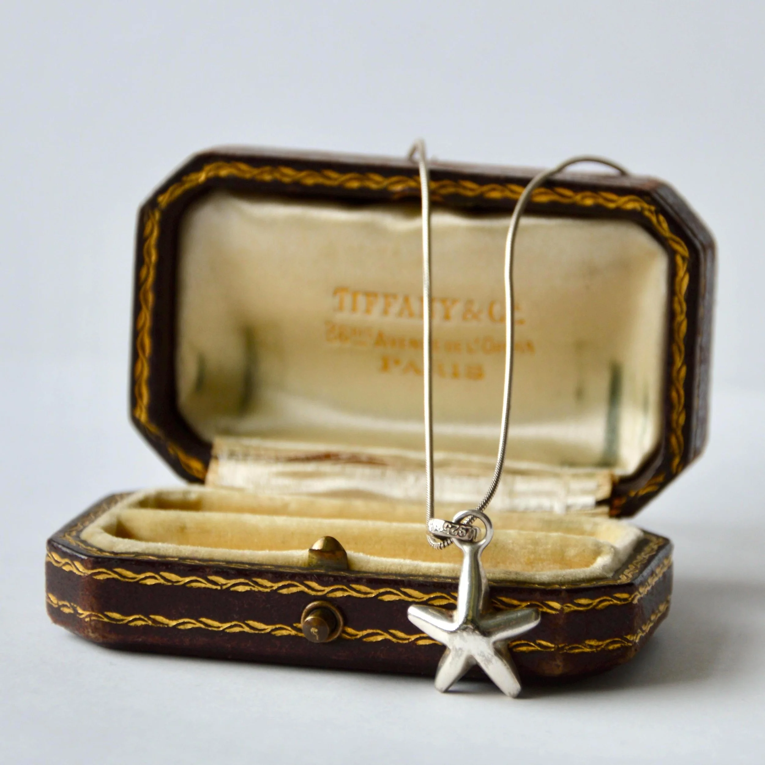 https://i.etsystatic.com/21152721/r/il/cf4b30/8108040834/il_fullxfull.8108040834_3igb.jpg
