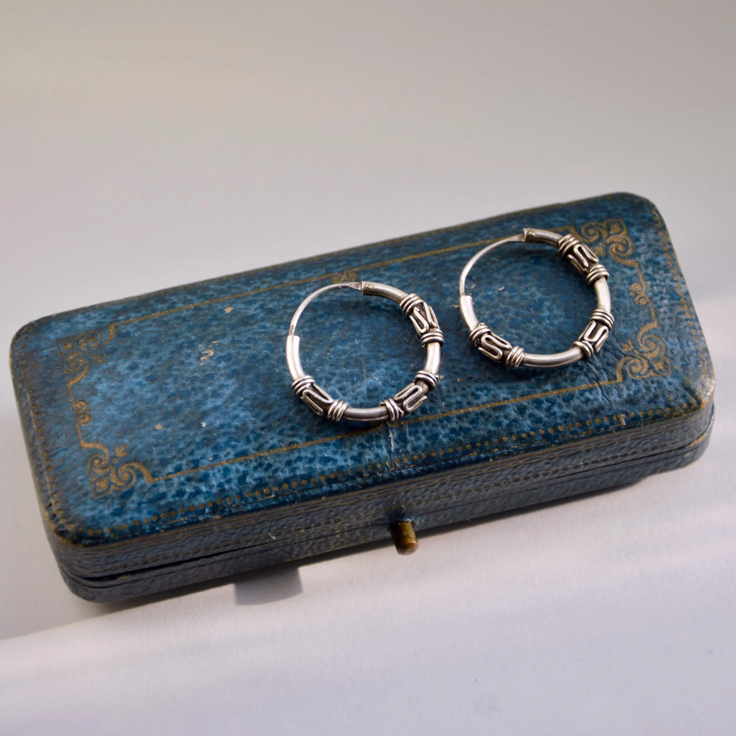 https://i.etsystatic.com/21152721/r/il/ac2476/8073717631/il_fullxfull.8073717631_ekzs.jpg