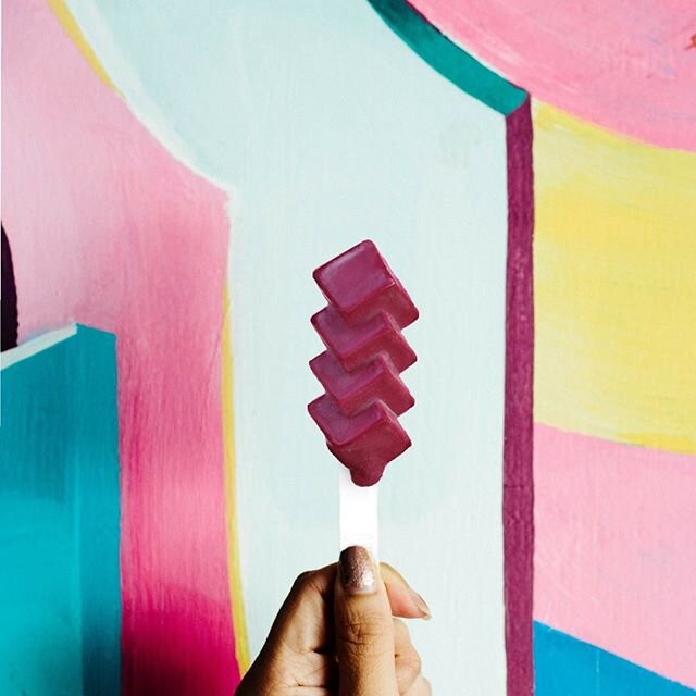 Bringt Farbe in dein Leben an tr&uuml;ben &amp; kalten Tagen.

#foodie #popsicle #icecream #icecreamlover #eatfamous #nicecream #feedfeed #foodforthought #feedyoursoul #dailyfoodfeed #foodgawker #eisamstiel #veru #verueiskalt