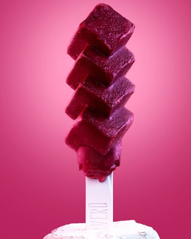 Kleines Eis, gro&szlig;e Liebe. Das neue Jahr kann kommen!

#cleancheat #lowcalorieicecream #lowfaticecream #foodporn #icecreampops #icecreamlove #fitfam #icecreamporn #popsicle #foodie #icecream #eatfamous #feedfeed #verū #verūeiskalt