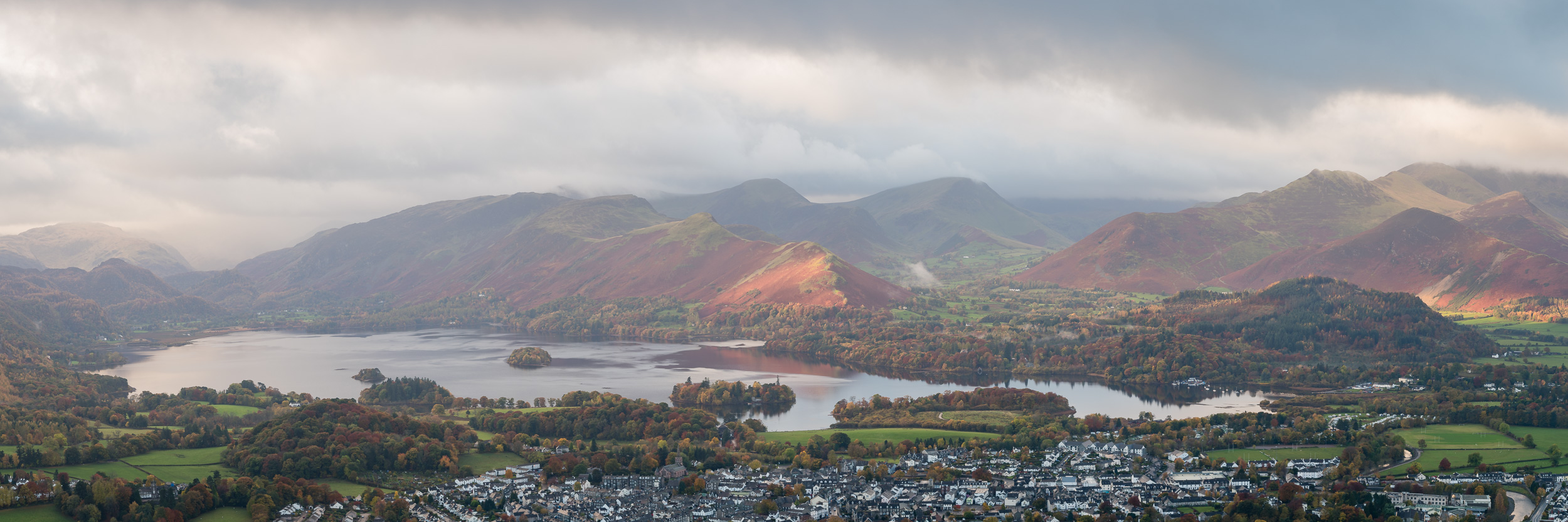 As time progressed some splashes of light started to appear on Cat Bells. This image is a 3:1 crop of a 9 vertical image panoramic stitch.