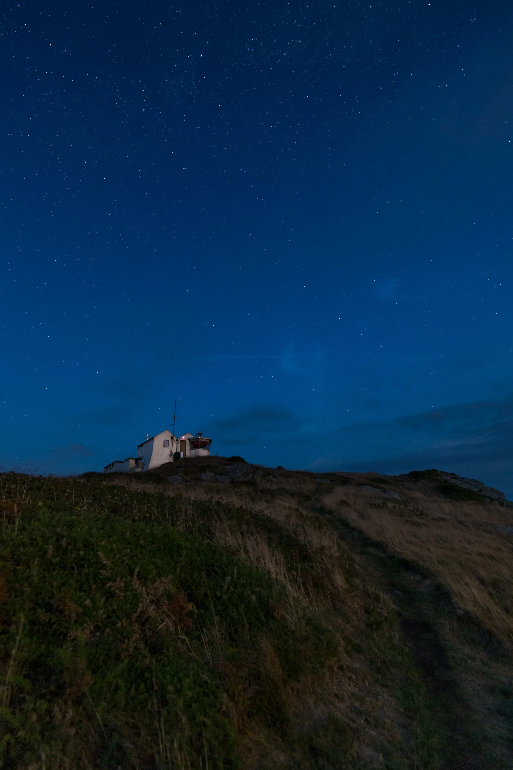 A Stary Night at Prawle Point Coastguard Lookout, Devon - Nikon D850, Nikkor 16-35 mm f/4 at 16 mm, 15 seconds at ISO 1600, f/14.