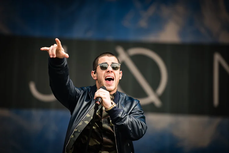e467e-20160528-nickjonas-9134-02.jpg