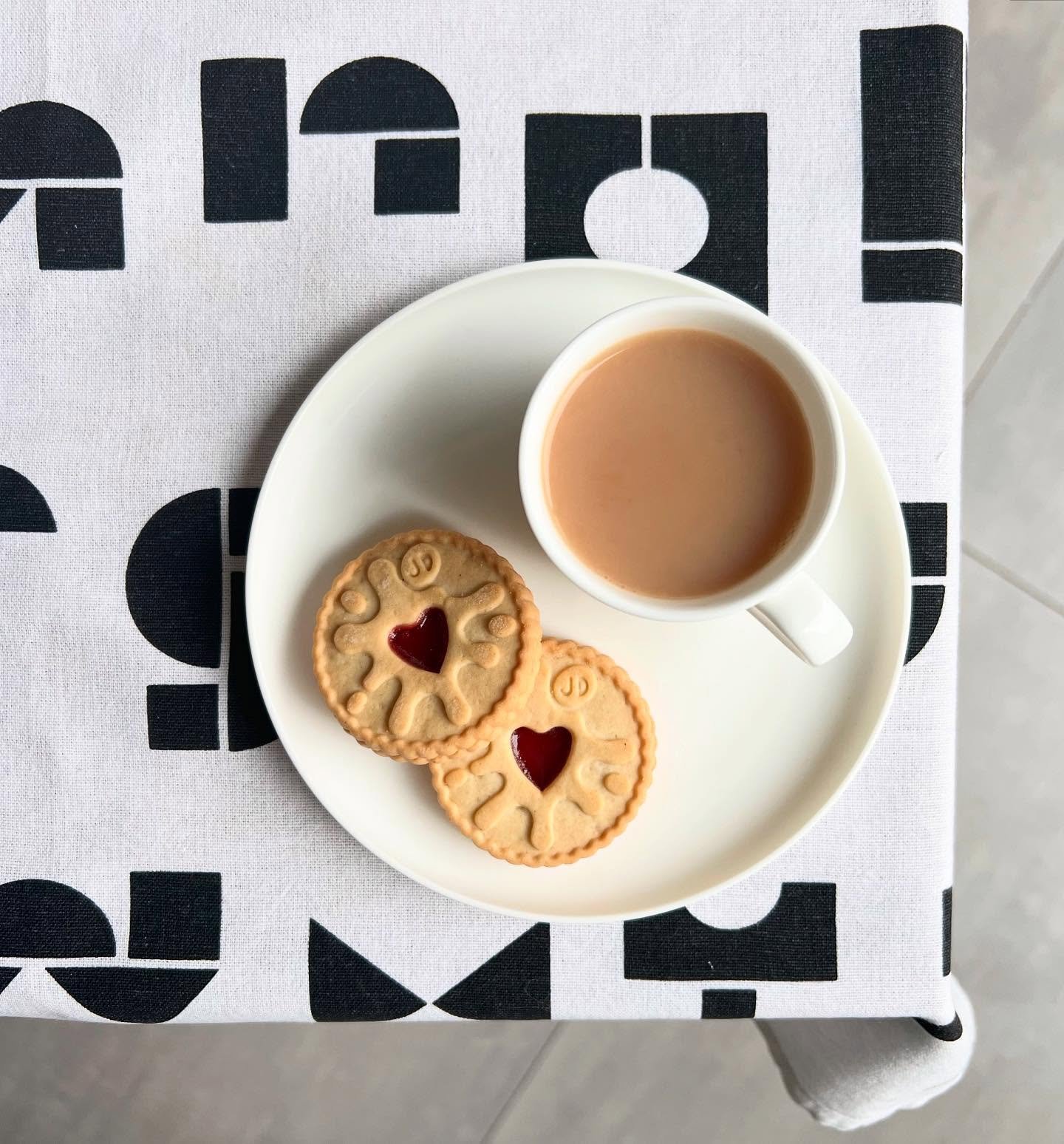 When the biscuits are giving Valentine&rsquo;s Day vibes!  Love from all of us at H&amp;G on Valentine&rsquo;s Day. #jammiedodgers #jammiedodger #heartbiscuits