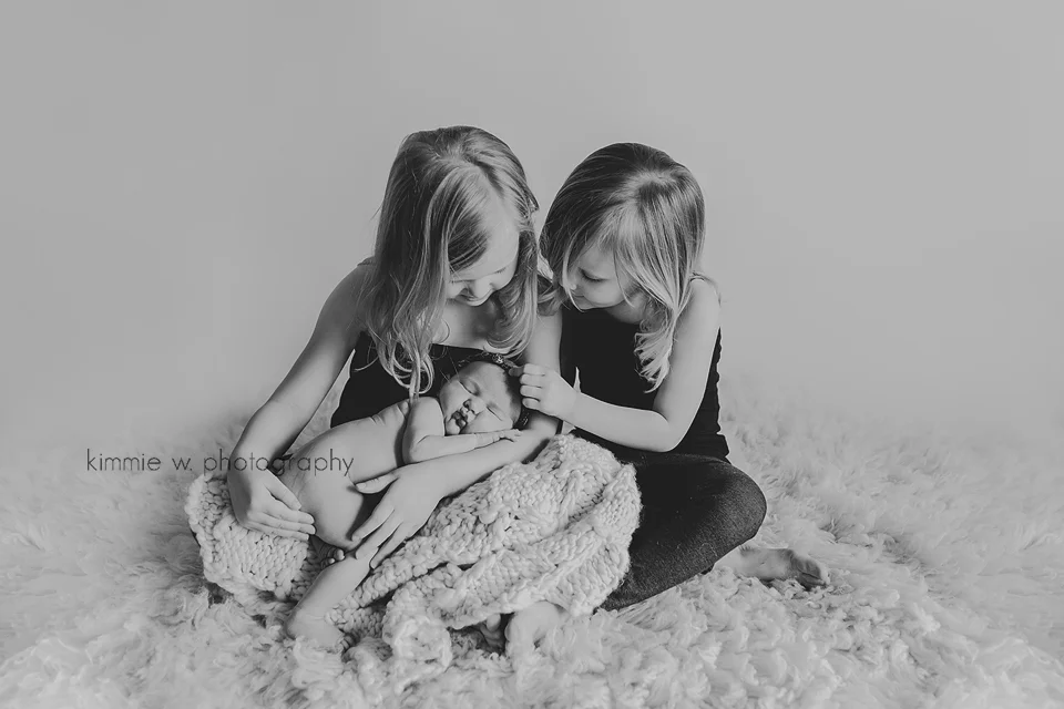 webschultzsisters7bw.jpg