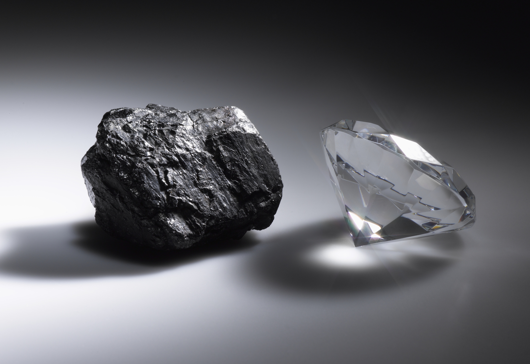 Clarity Project provides exquisite jewelry with virtuous diamonds and gems which can be traced to their very creation. They are endeavoring to bring awareness to the myriad of challenges inherent in every traditional diamond, and provide a true viable alternative.