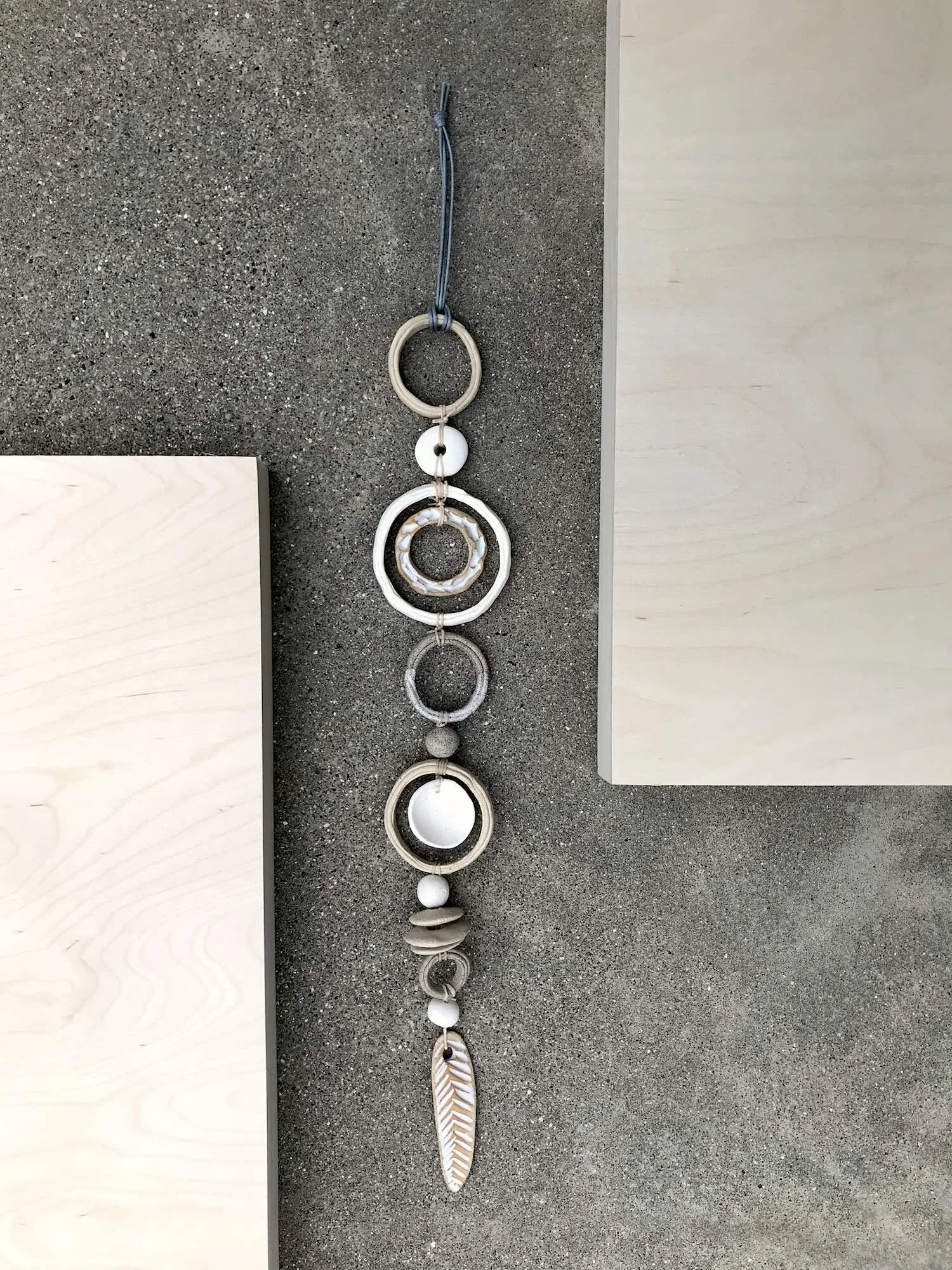 product2_totem2.jpg