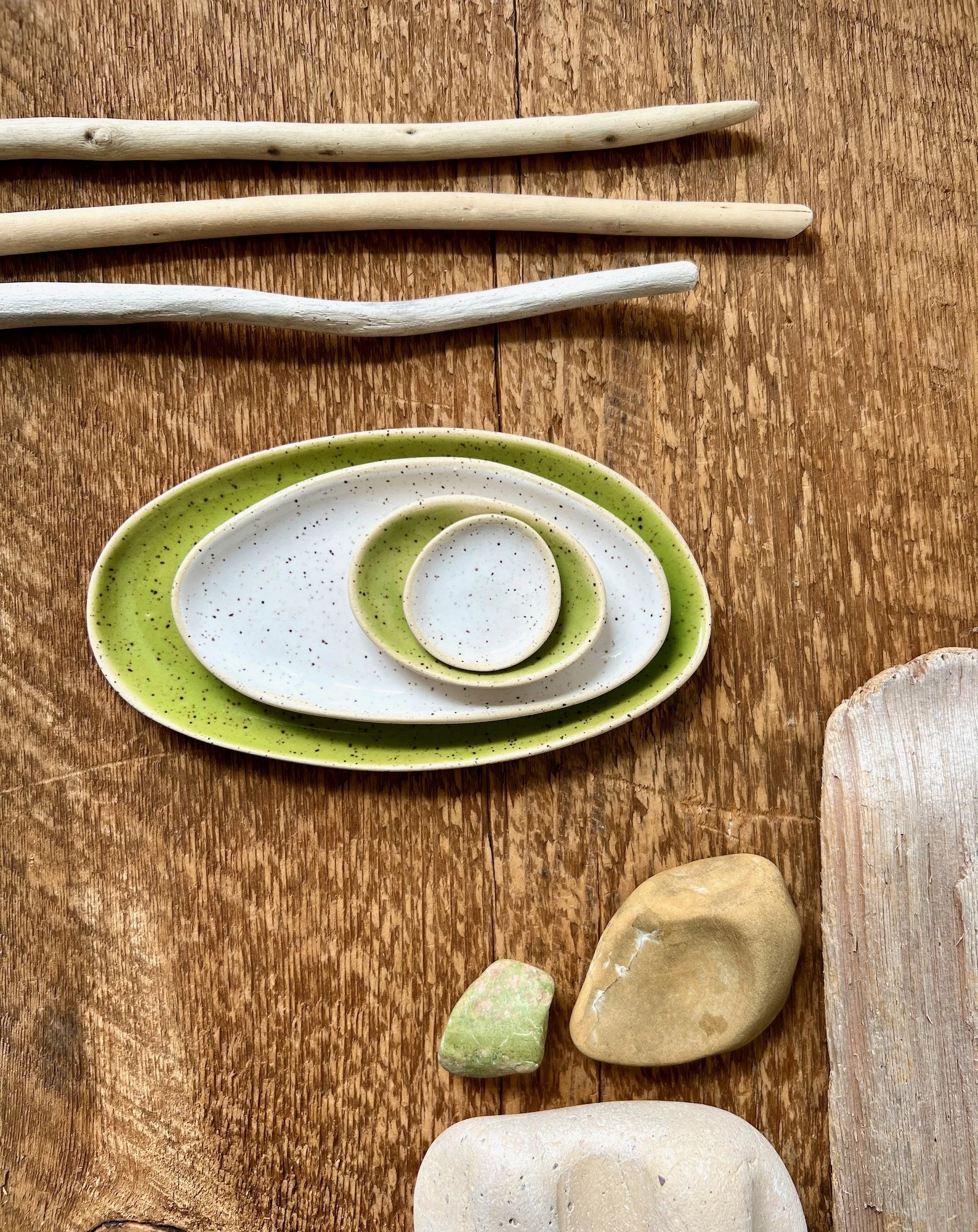 bright olive pebble set