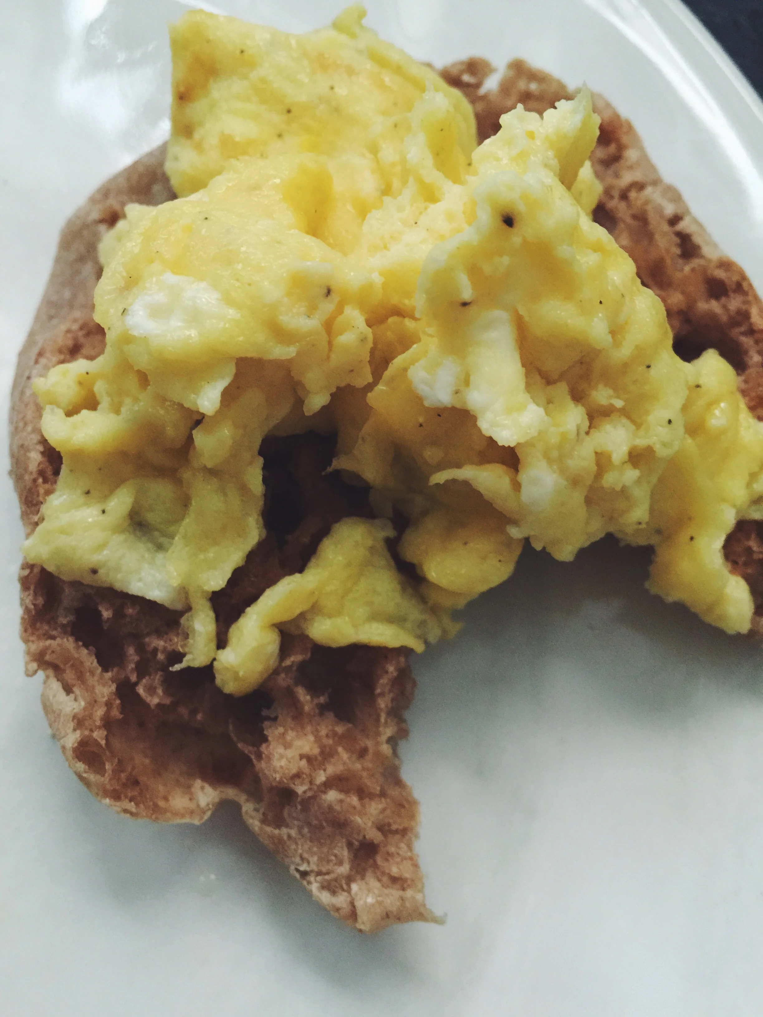 scrambled eggs on wheat english muffin