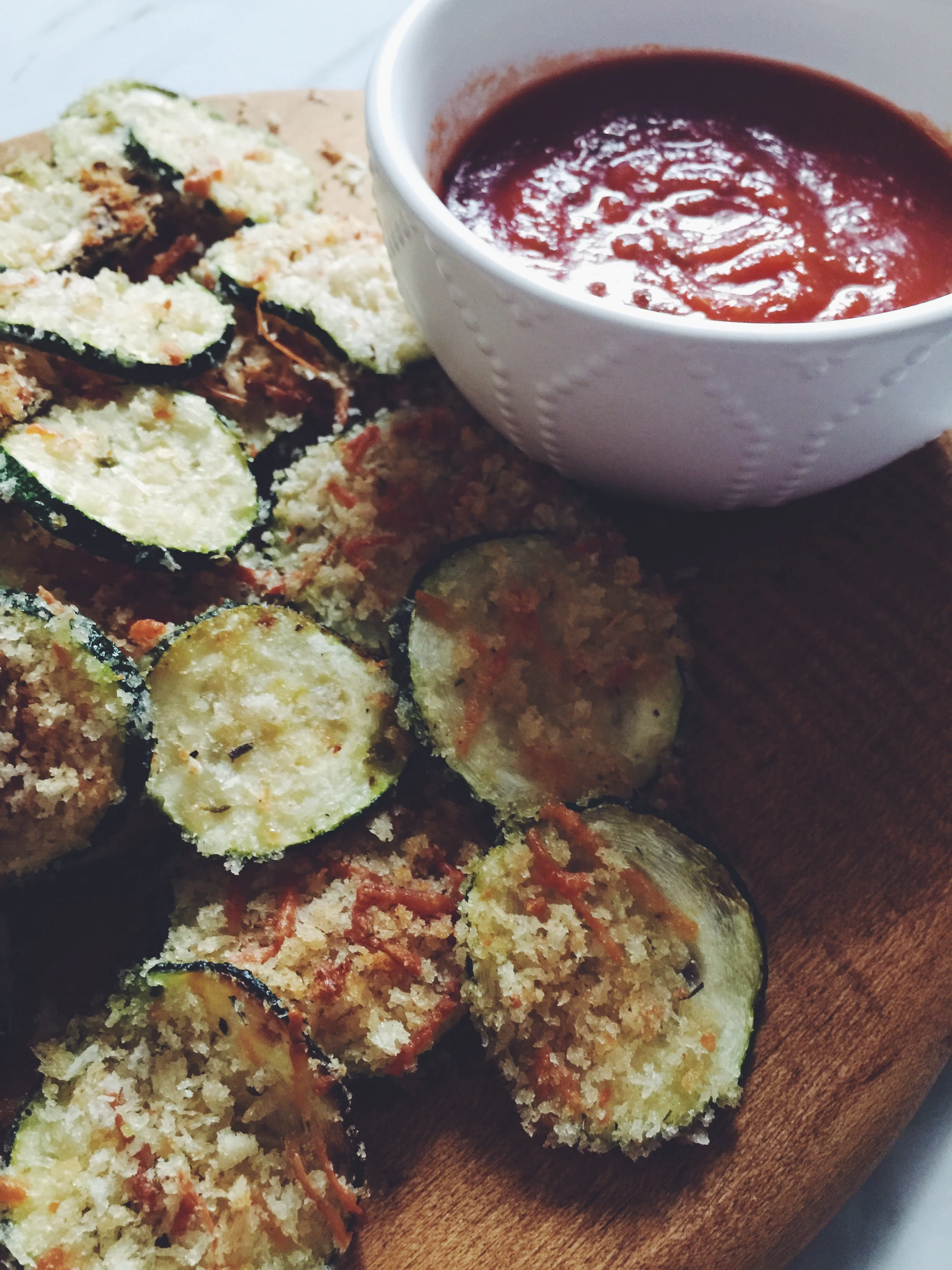 herbed zucchini chips with marinara