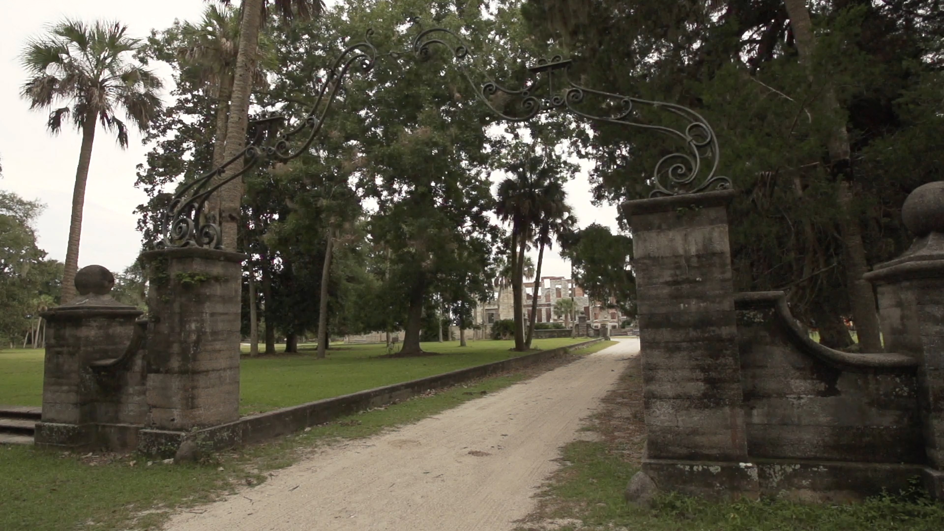 gate to dungeon.jpg